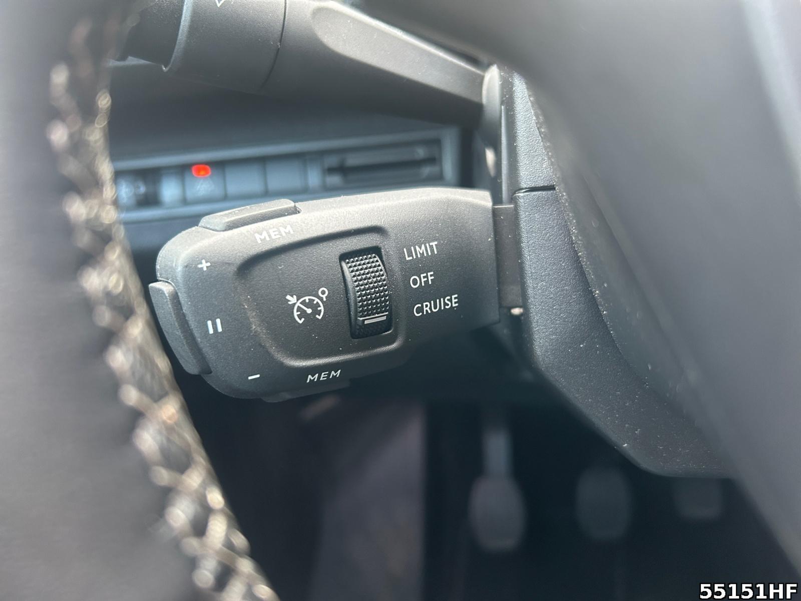 Fahrzeugabbildung Peugeot 3008 Allure Pack NAVI+SHZ+LED+CARPLAY