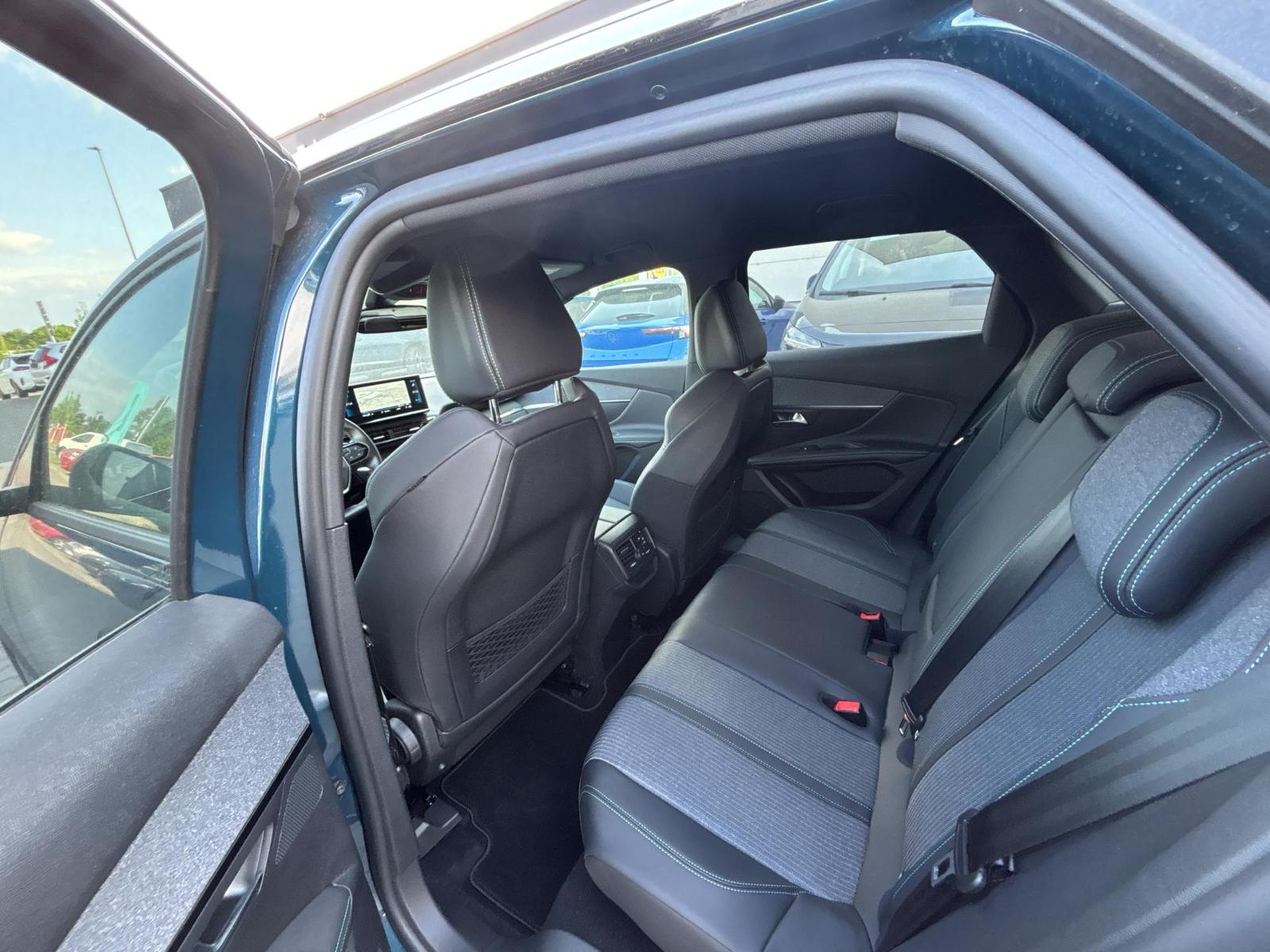 Fahrzeugabbildung Peugeot 3008 Allure Pack NAVI+SHZ+LED+CARPLAY