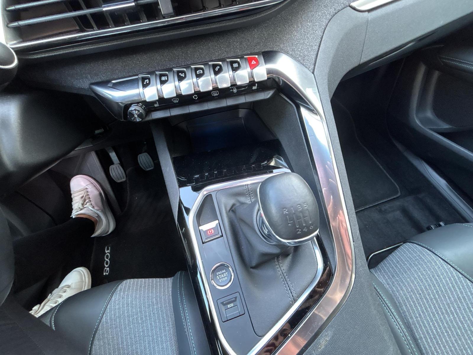 Fahrzeugabbildung Peugeot 3008 Allure Pack NAVI+SHZ+LED+CARPLAY