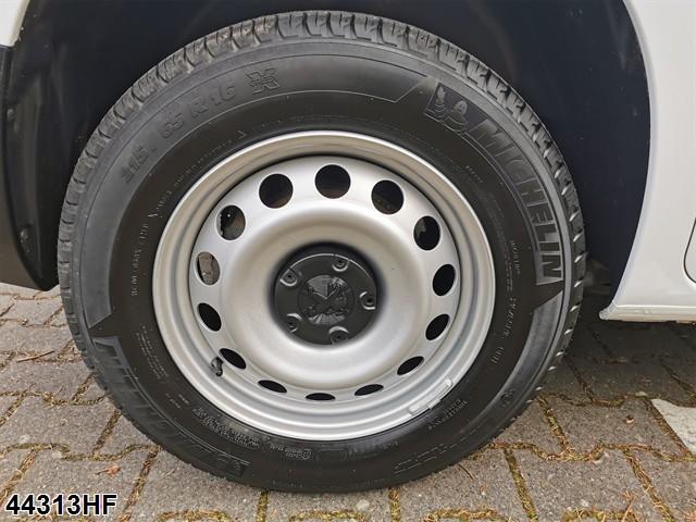 Fahrzeugabbildung Peugeot Partner 1.2 PureTech 110, Grip L1