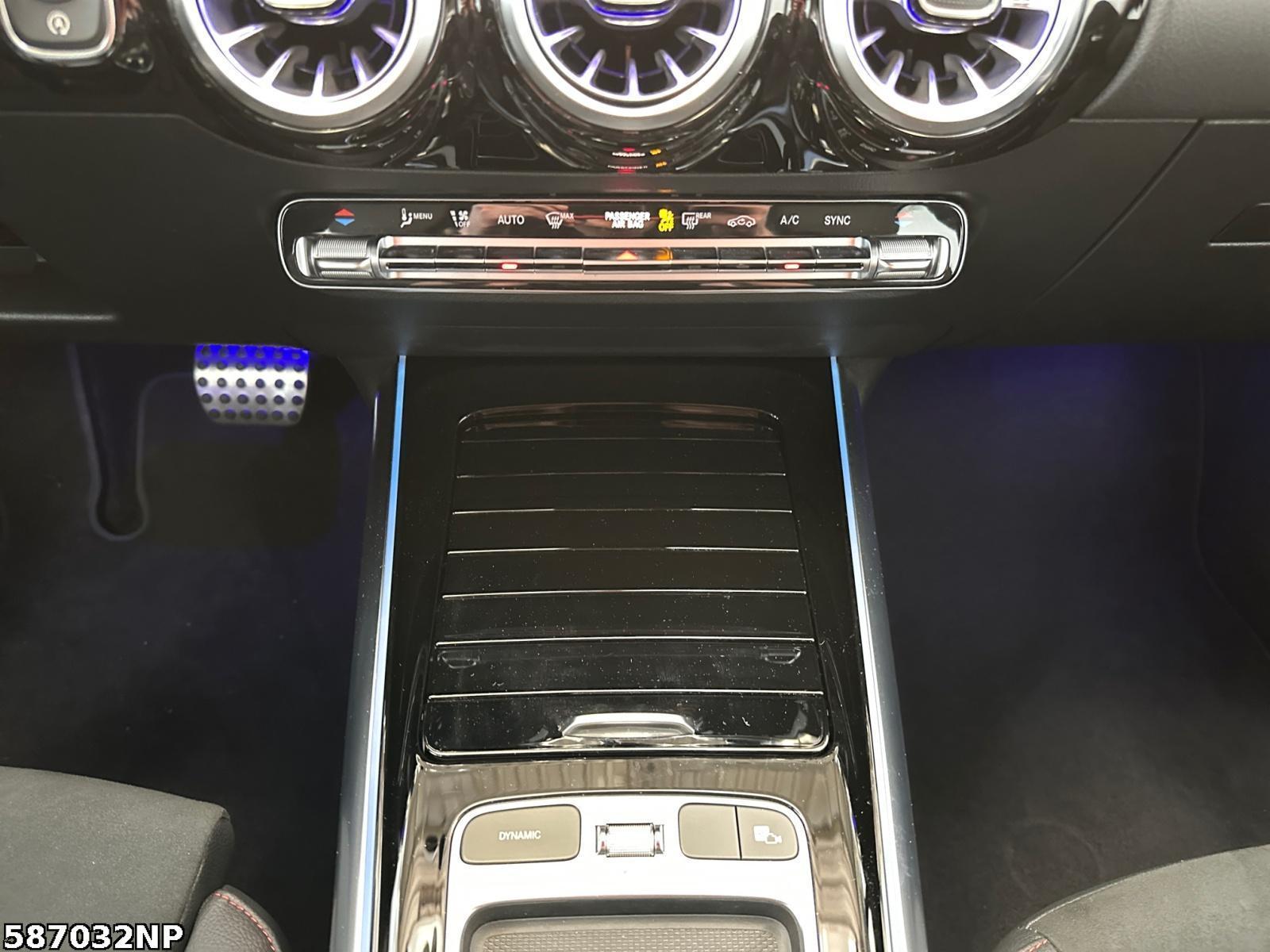 Fahrzeugabbildung Mercedes-Benz B 180 AMG Line KEYLESS-GO, Ambientebeleuchtung