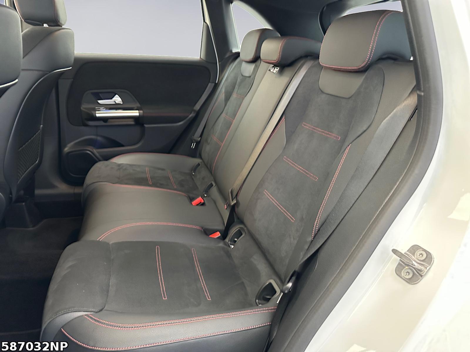 Fahrzeugabbildung Mercedes-Benz B 180 AMG Line KEYLESS-GO, Ambientebeleuchtung