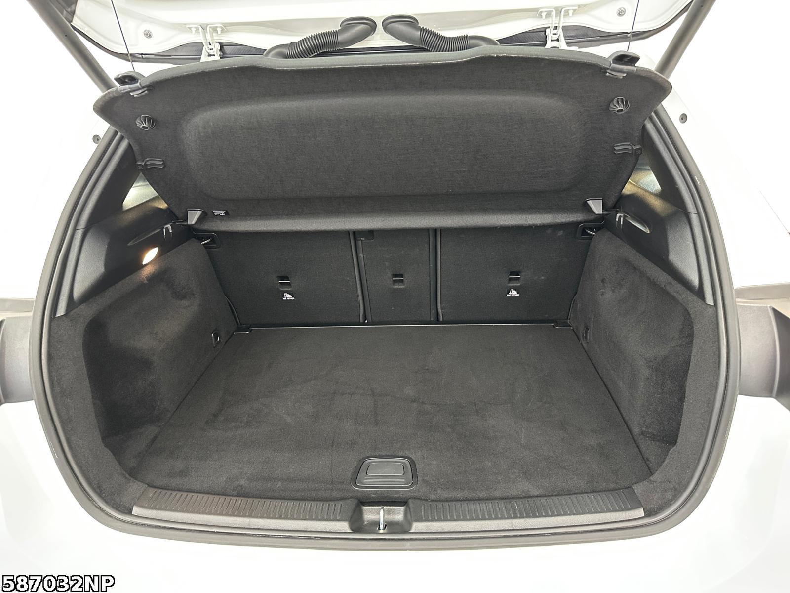Fahrzeugabbildung Mercedes-Benz B 180 AMG Line KEYLESS-GO, Ambientebeleuchtung