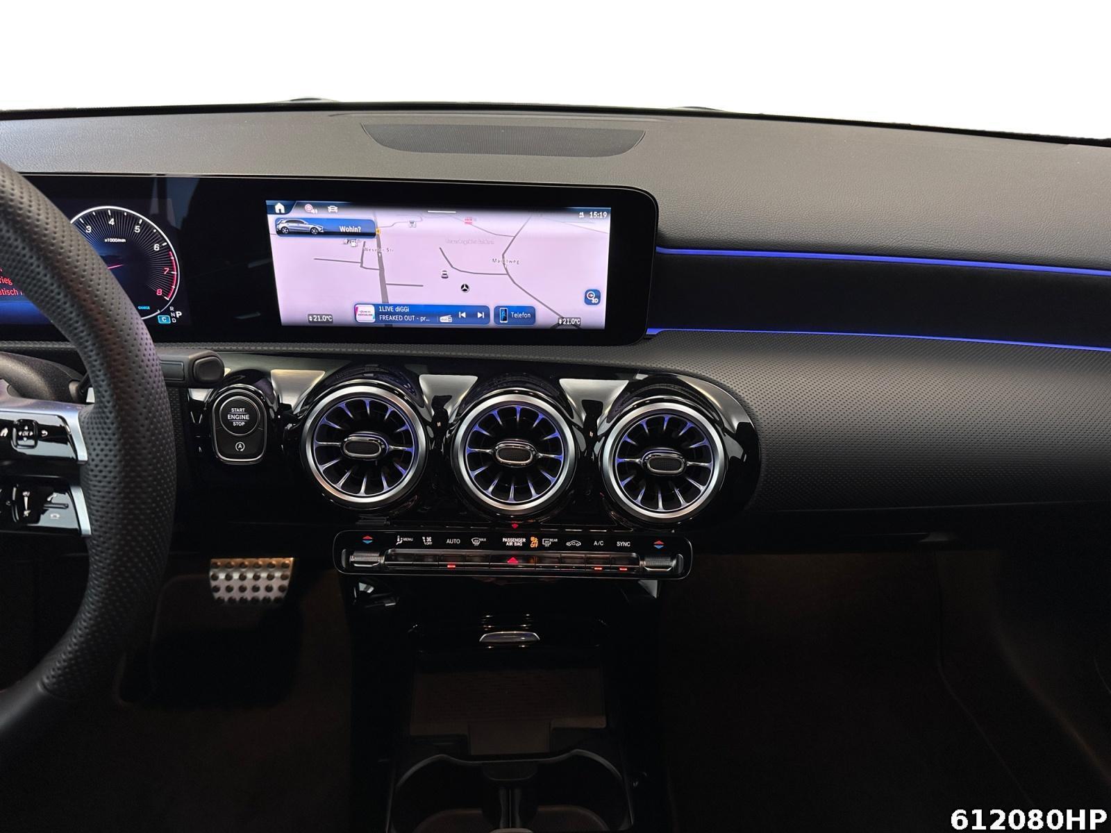 Fahrzeugabbildung Mercedes-Benz A 200 AMG AHK Keyless Distronic Kamera Ambiente