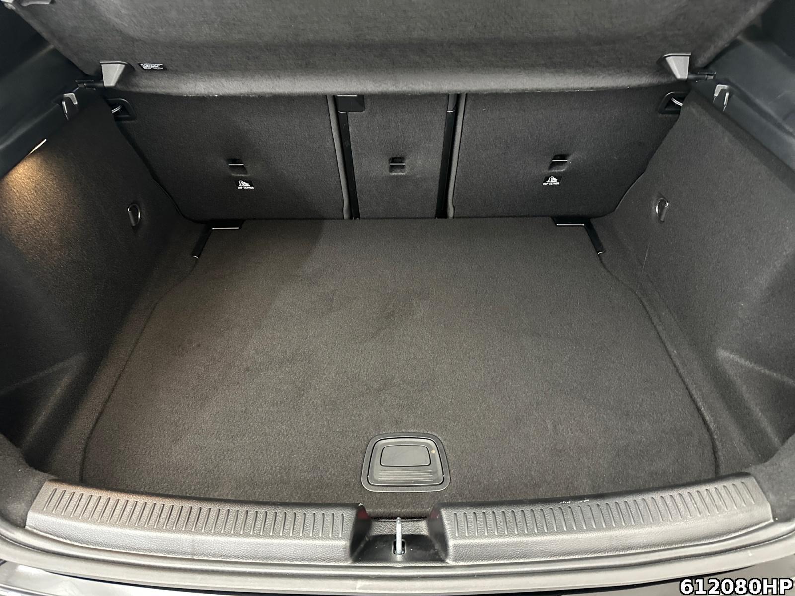 Fahrzeugabbildung Mercedes-Benz A 200 AMG AHK Keyless Distronic Kamera Ambiente