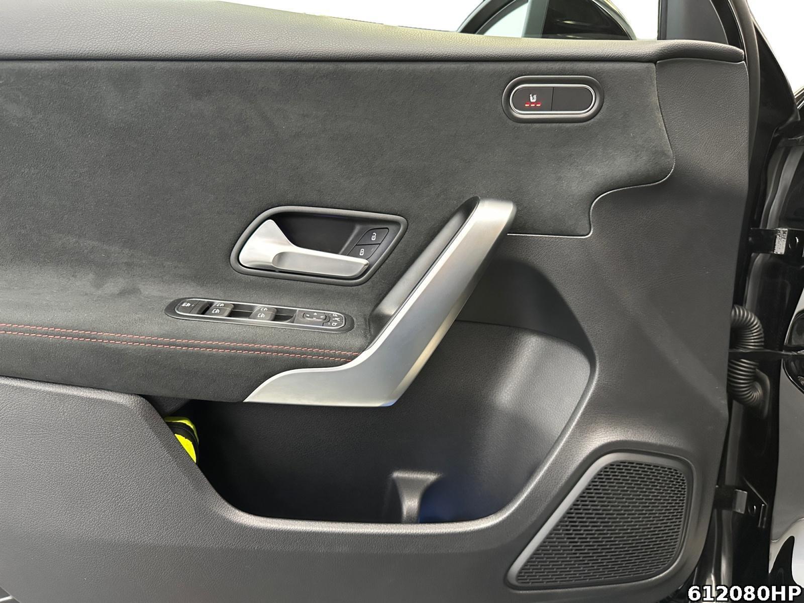 Fahrzeugabbildung Mercedes-Benz A 200 AMG AHK Keyless Distronic Kamera Ambiente