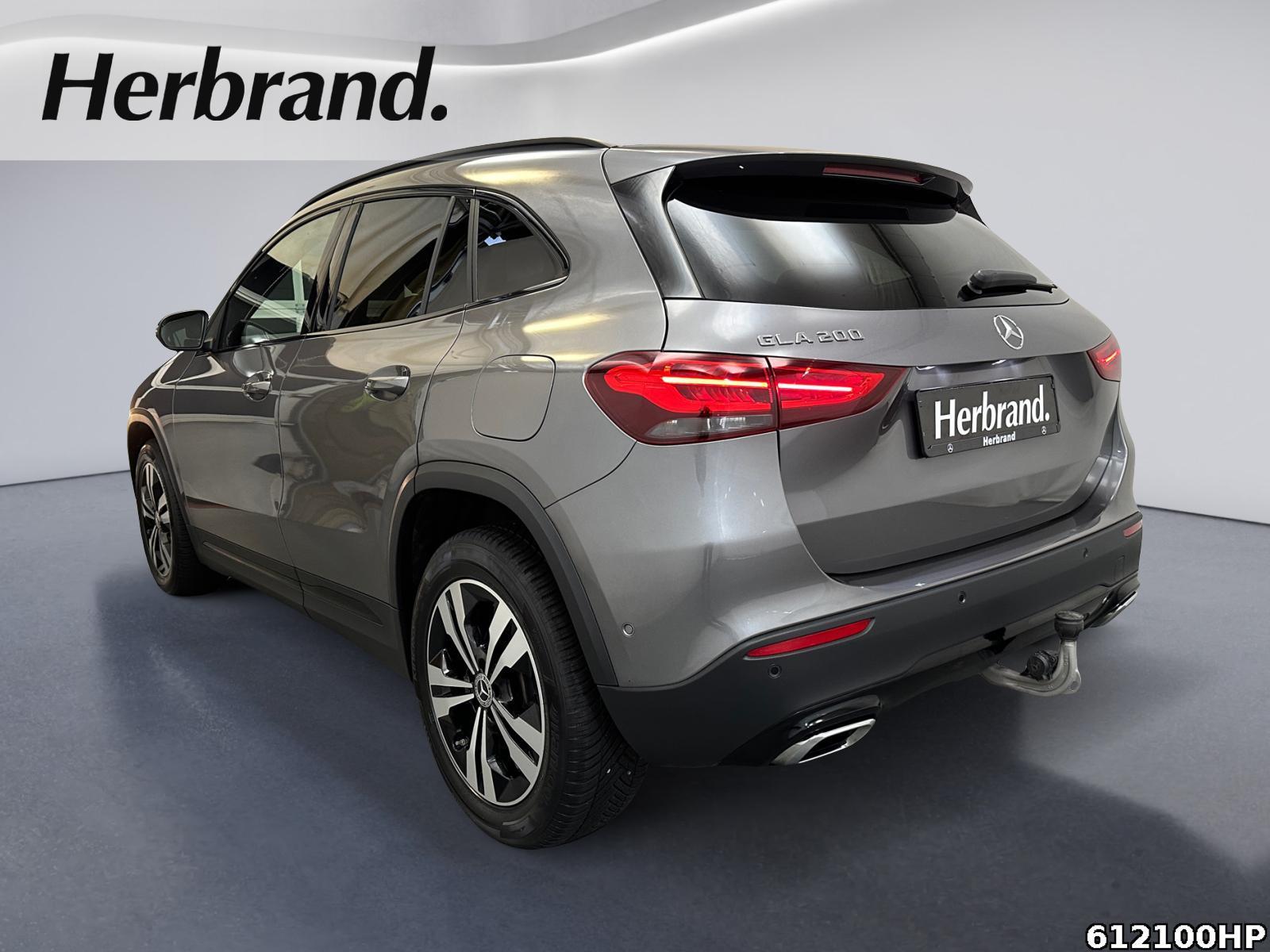 Fahrzeugabbildung Mercedes-Benz GLA 200 Progressive Night AHK Kamera Soundsyst.
