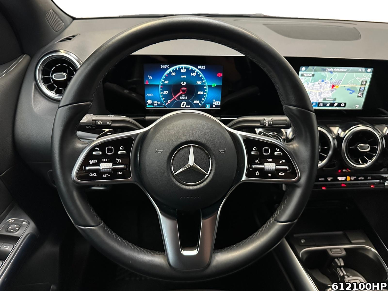 Fahrzeugabbildung Mercedes-Benz GLA 200 Progressive Night AHK Kamera Soundsyst.