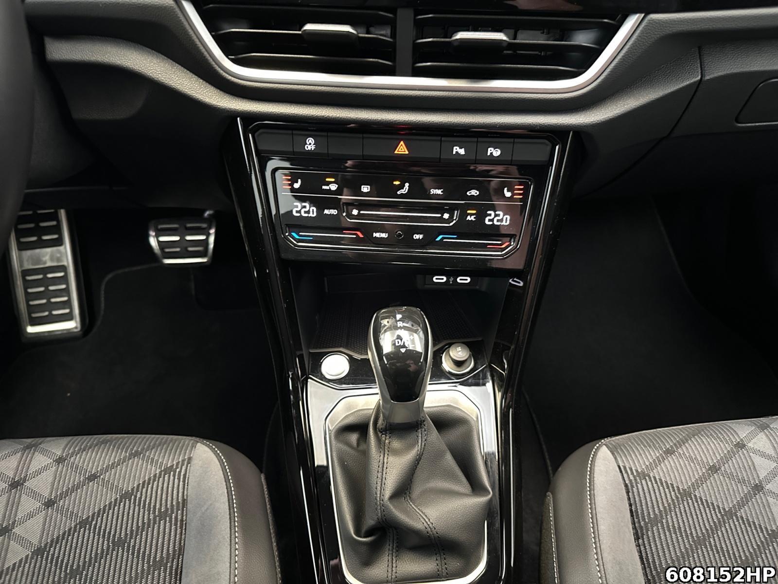 Fahrzeugabbildung Volkswagen T-Roc 1.5 TSI R-Line Rückfahrkamera ACC 18