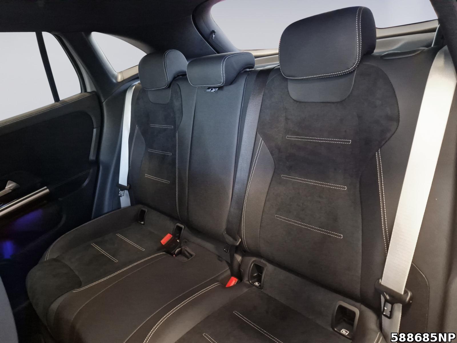 Fahrzeugabbildung Mercedes-Benz GLA 180 +SPECIALEDITION+AMG+MULTIBEAM+AHK+360+