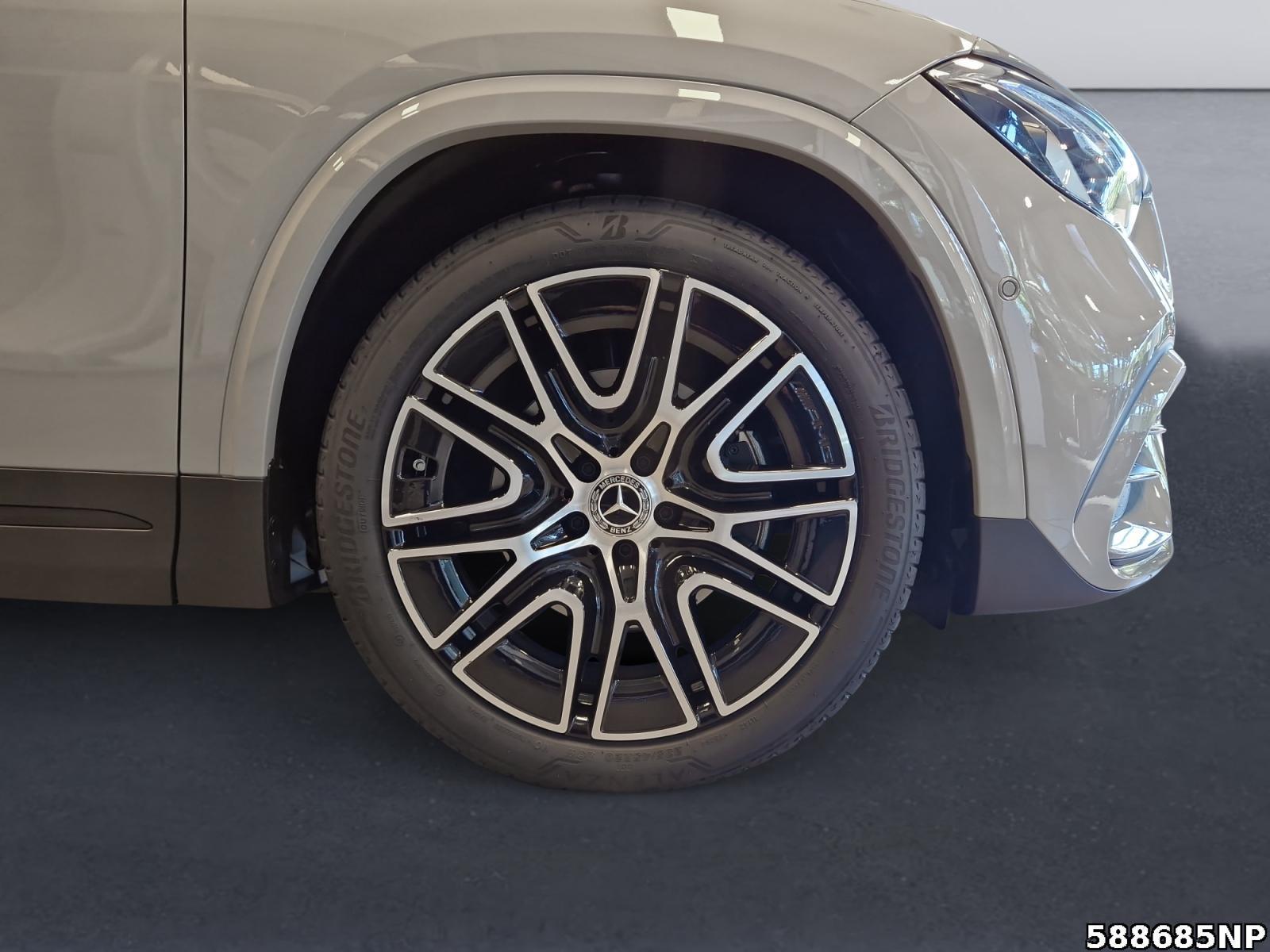 Fahrzeugabbildung Mercedes-Benz GLA 180 +SPECIALEDITION+AMG+MULTIBEAM+AHK+360+