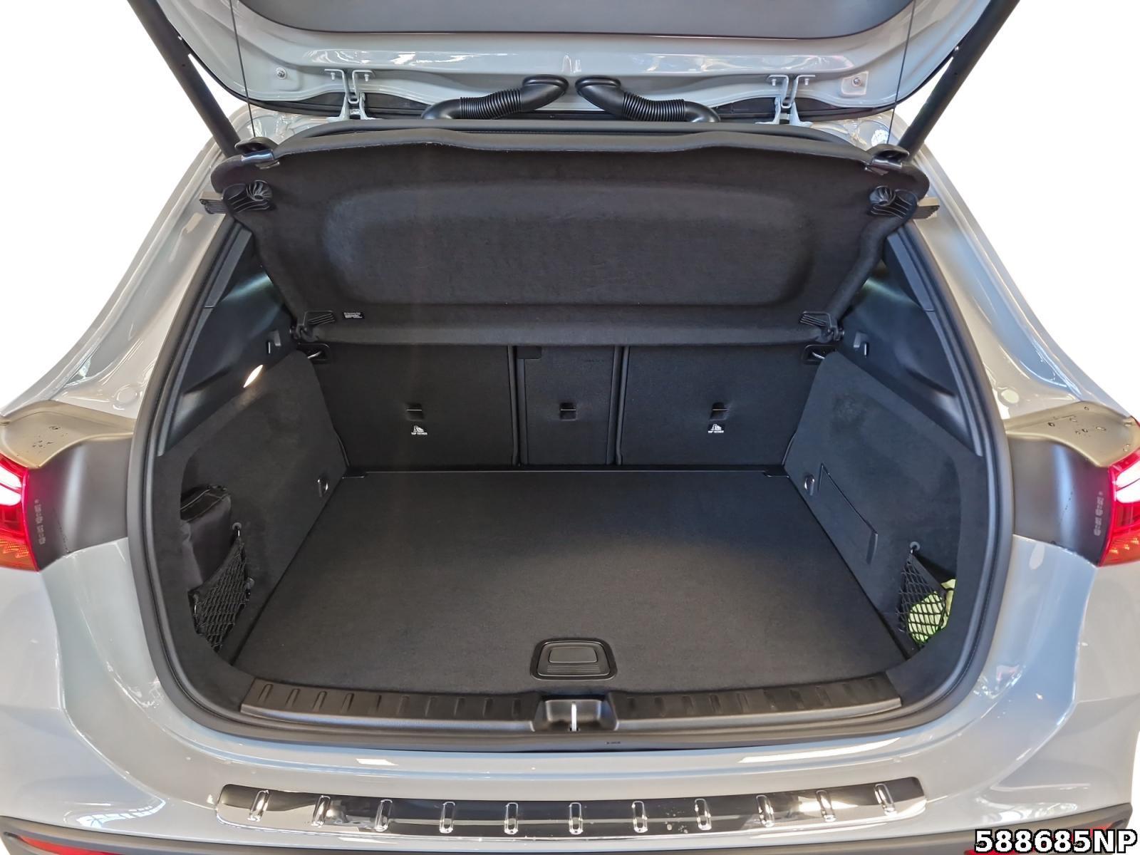 Fahrzeugabbildung Mercedes-Benz GLA 180 +SPECIALEDITION+AMG+MULTIBEAM+AHK+360+