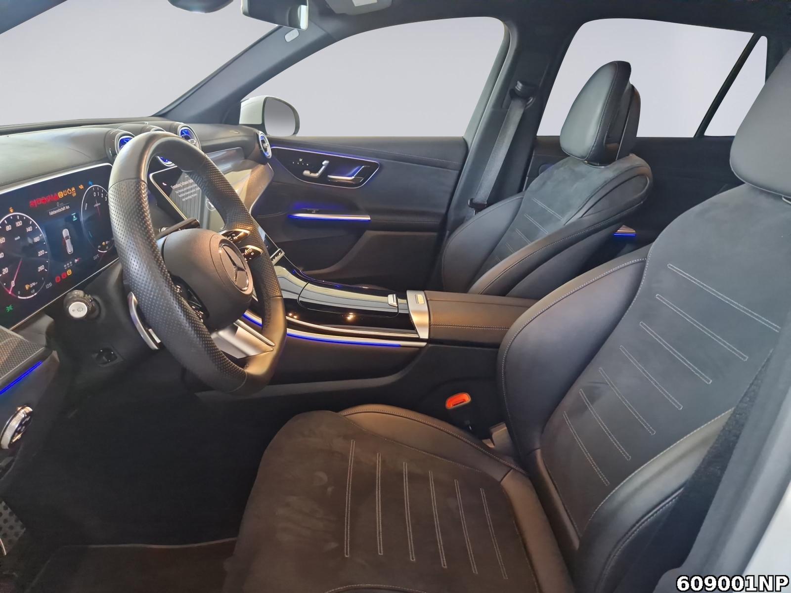 Fahrzeugabbildung Mercedes-Benz GLC 300 e 4M AMG AHK DISTRONIC Memory Ambiente.