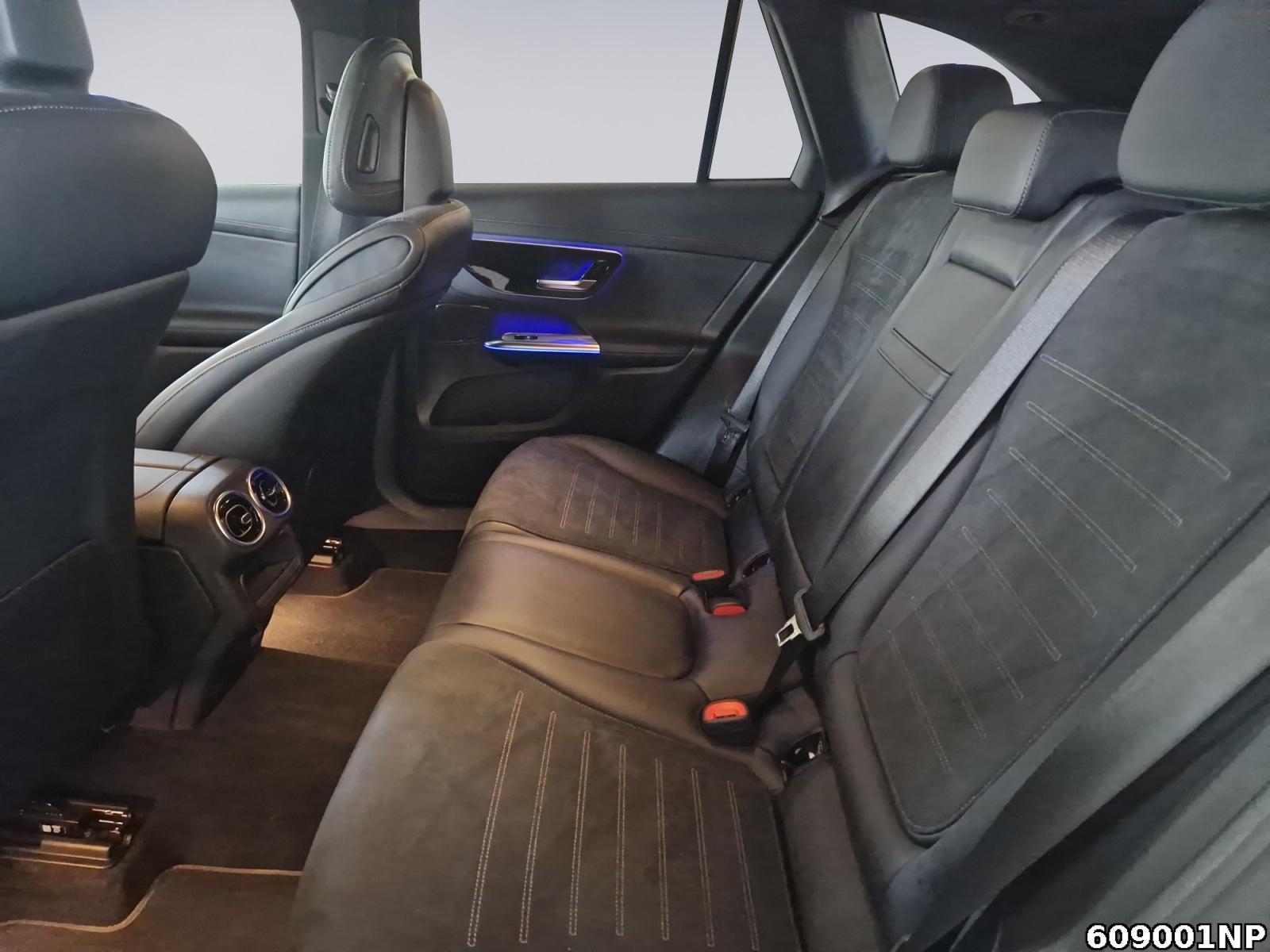 Fahrzeugabbildung Mercedes-Benz GLC 300 e 4M AMG AHK DISTRONIC Memory Ambiente.