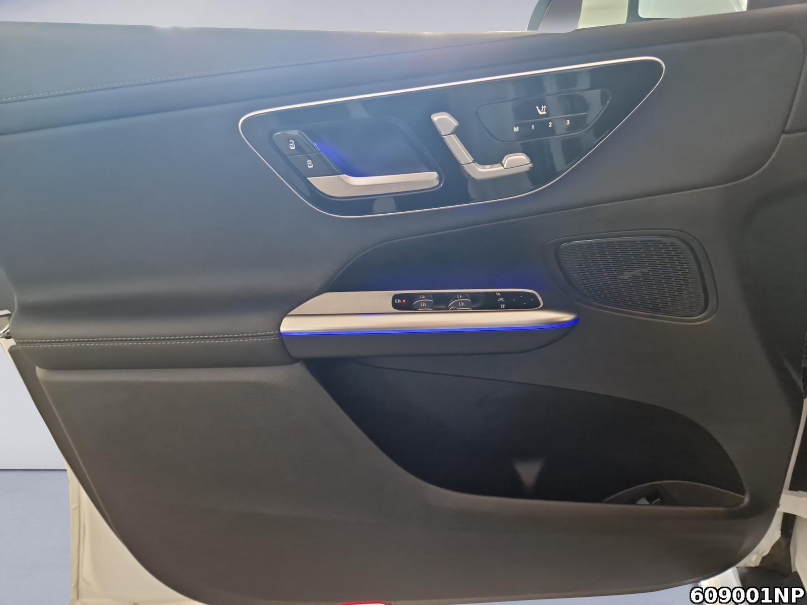 Fahrzeugabbildung Mercedes-Benz GLC 300 e 4M AMG AHK DISTRONIC Memory Ambiente.