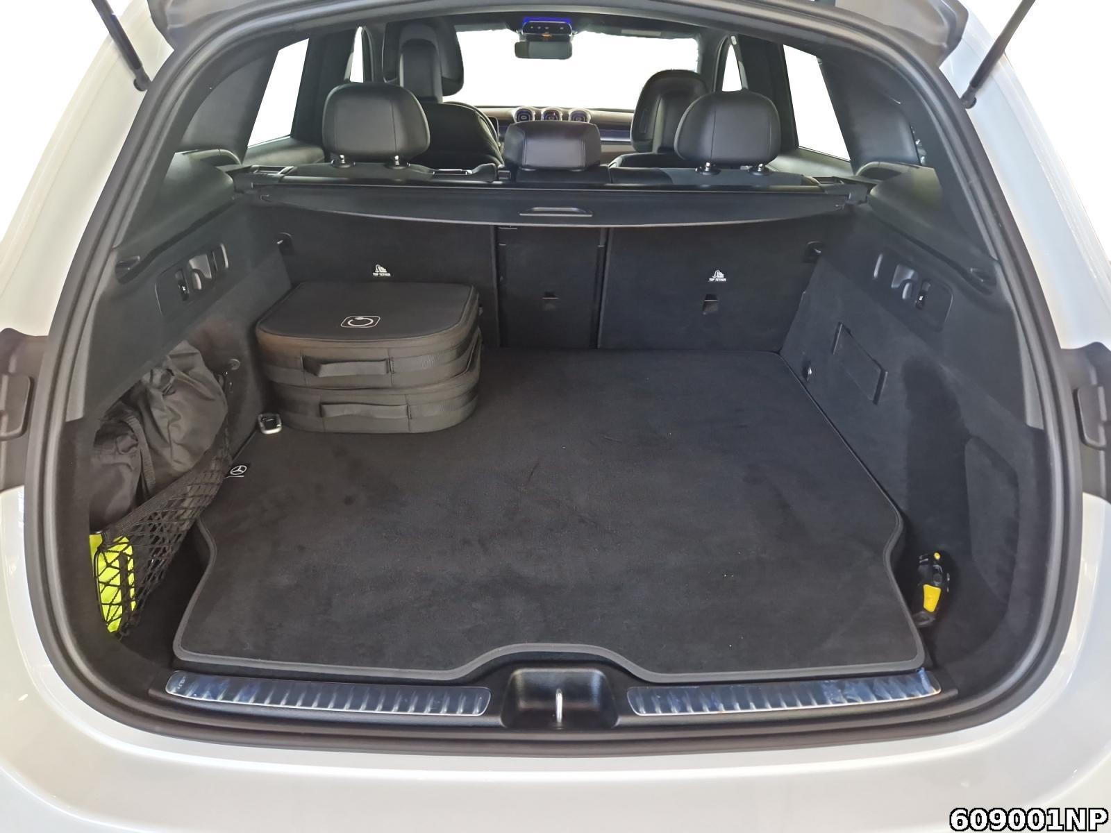 Fahrzeugabbildung Mercedes-Benz GLC 300 e 4M AMG AHK DISTRONIC Memory Ambiente.