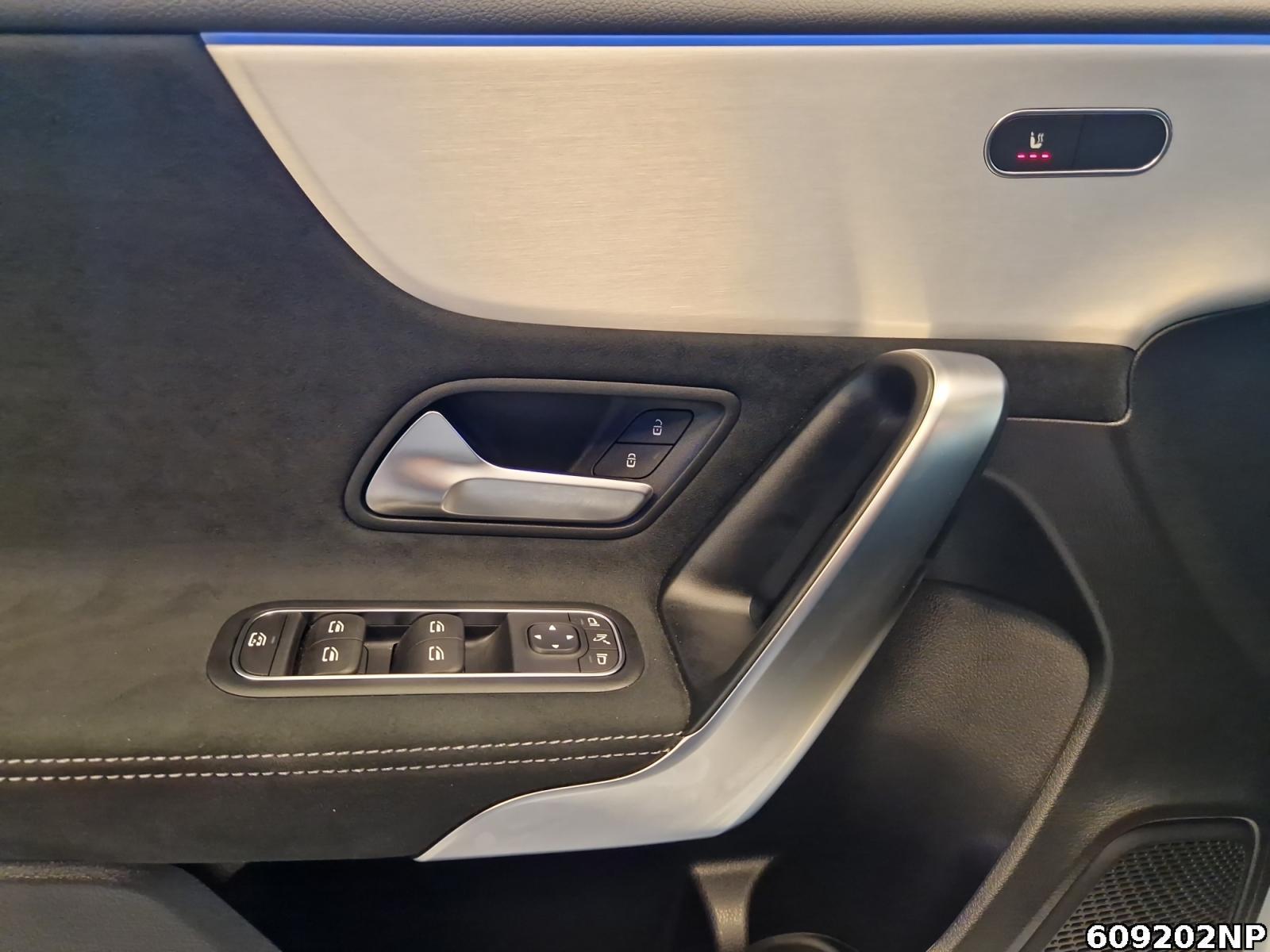 Fahrzeugabbildung Mercedes-Benz A 200 AMG Night Kamera LED 19 