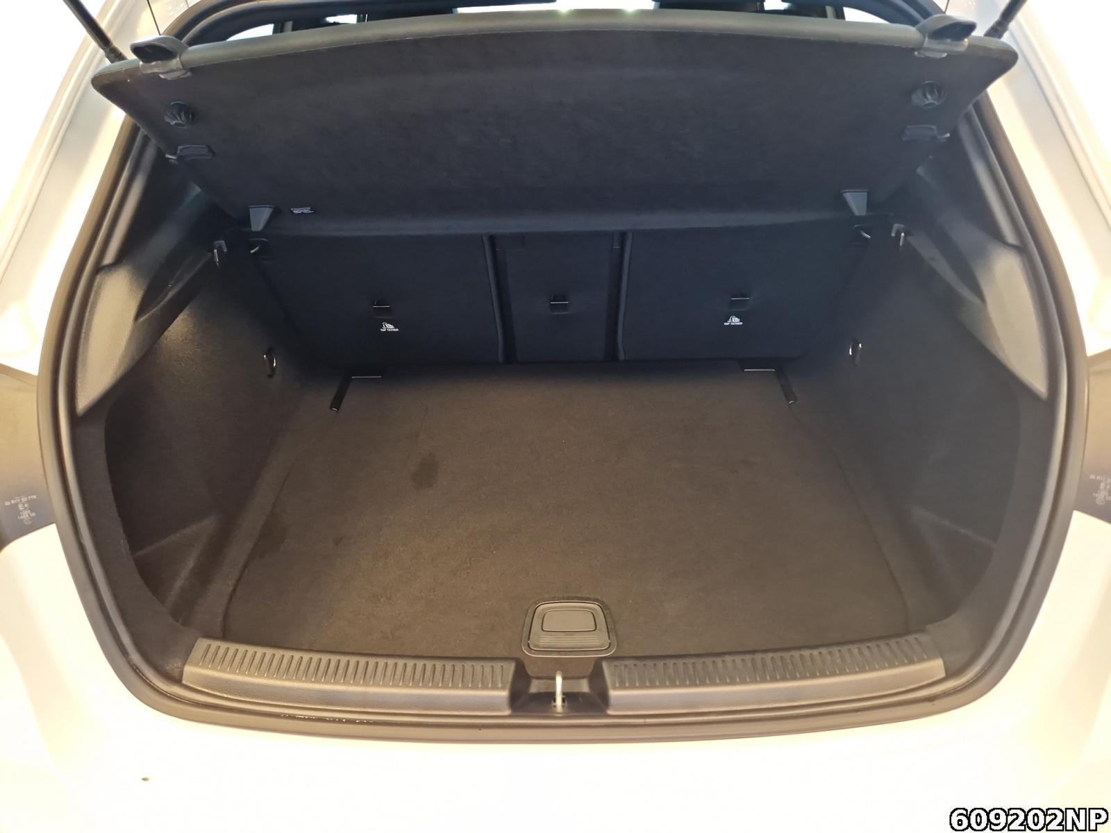 Fahrzeugabbildung Mercedes-Benz A 200 AMG Night Kamera LED 19 
