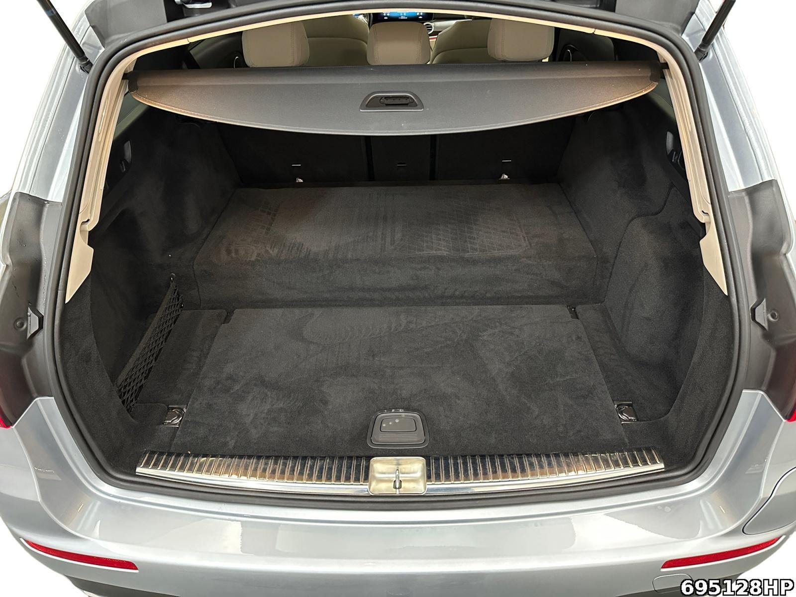 Fahrzeugabbildung Mercedes-Benz E 300 e T AMG Night Kamera AHK DISTRONIC Ambien