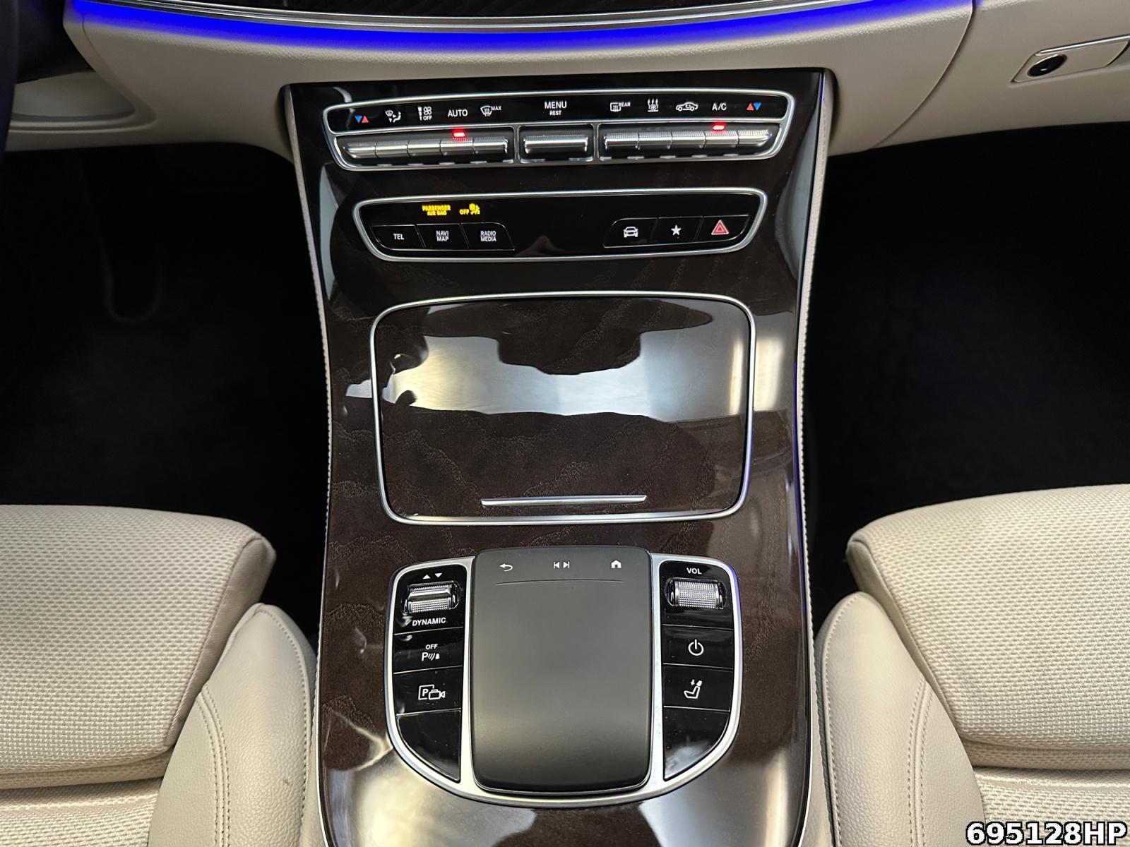 Fahrzeugabbildung Mercedes-Benz E 300 e T AMG Night Kamera AHK DISTRONIC Ambien