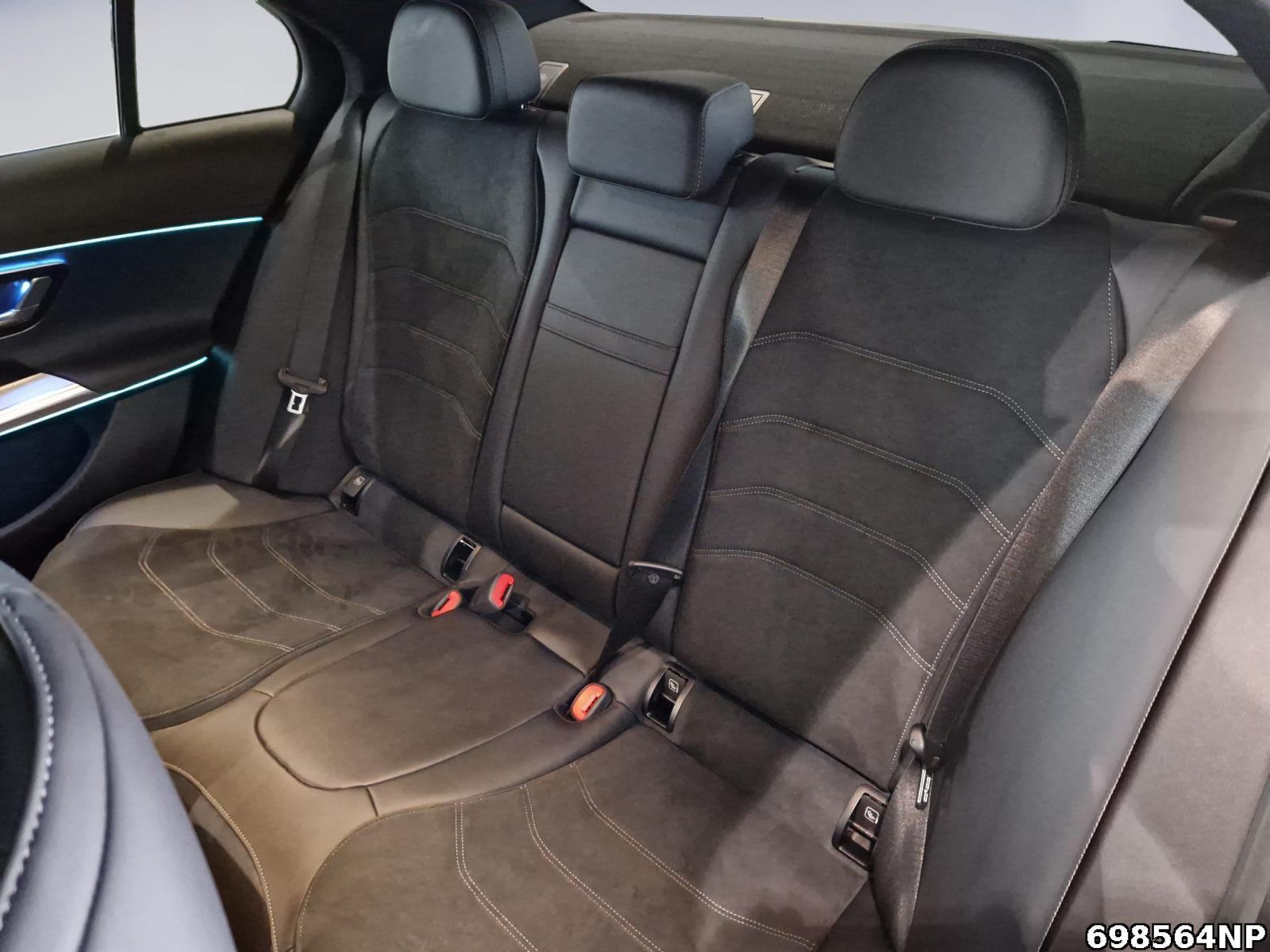 Fahrzeugabbildung Mercedes-Benz E 220 d AMG AHK DISTRONIC Kamera CarPlay