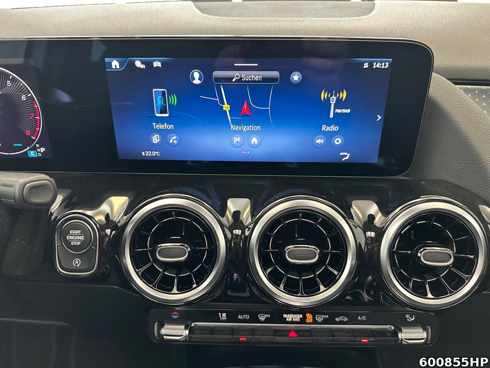 Fahrzeugabbildung Mercedes-Benz GLA 200 Progressive Pano Distronic Lenkradhzg