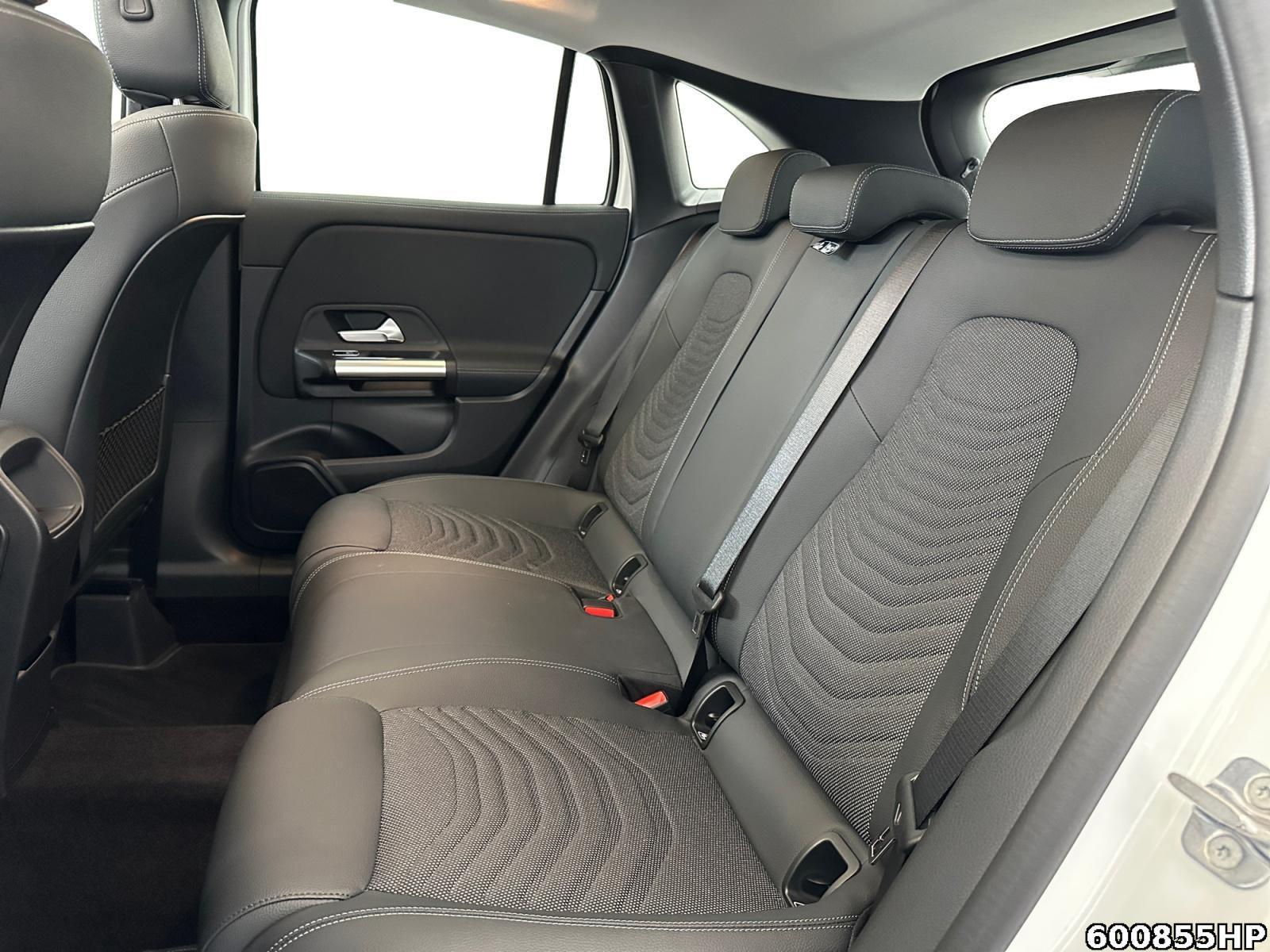 Fahrzeugabbildung Mercedes-Benz GLA 200 Progressive Pano Distronic Lenkradhzg
