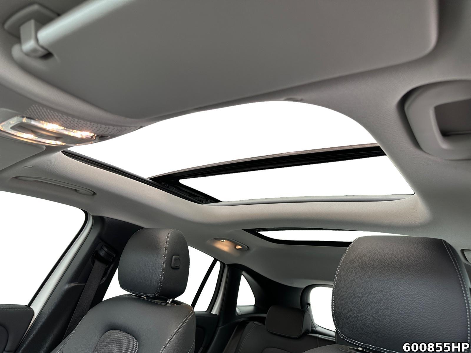Fahrzeugabbildung Mercedes-Benz GLA 200 Progressive Pano Distronic Lenkradhzg