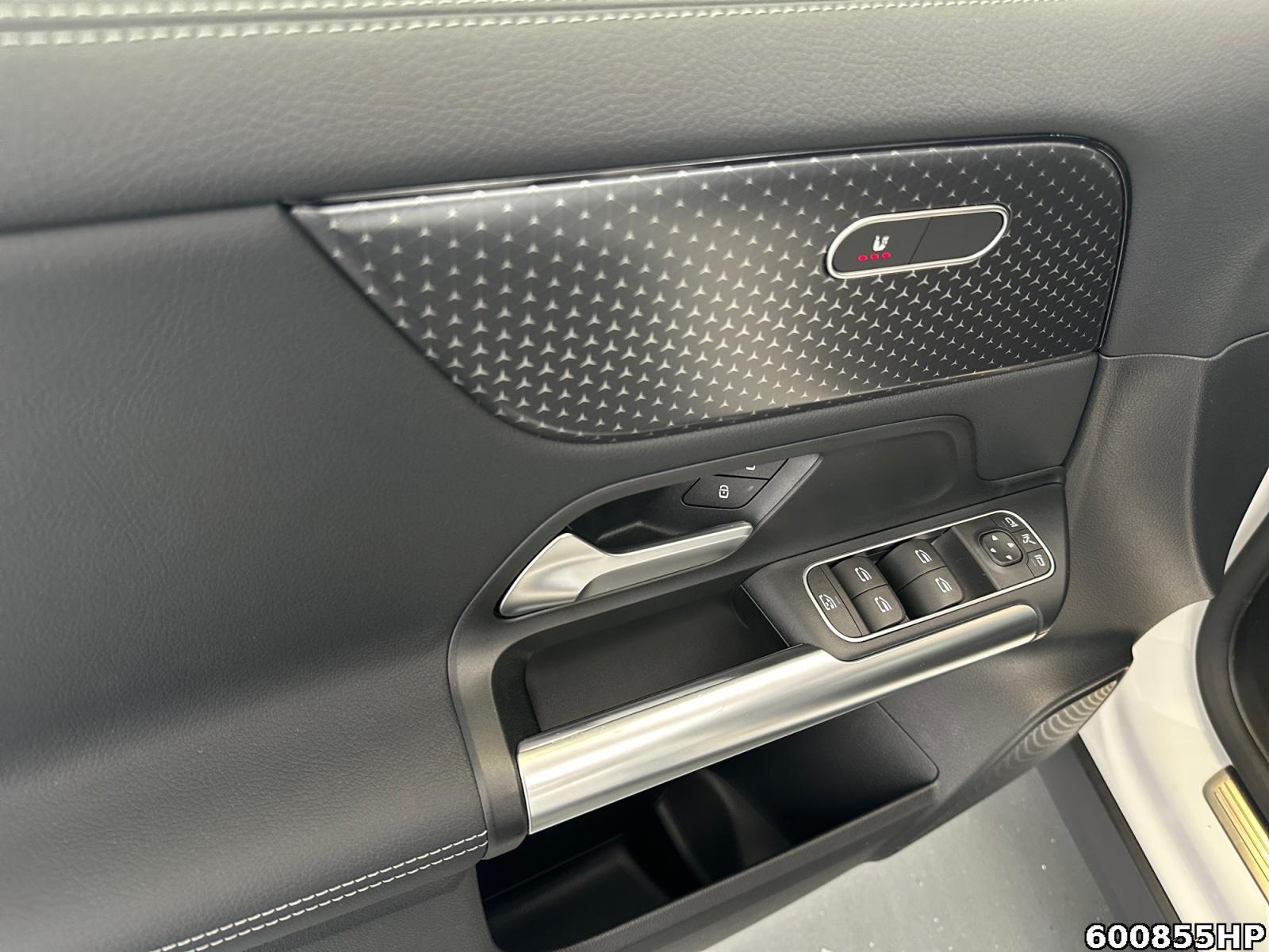 Fahrzeugabbildung Mercedes-Benz GLA 200 Progressive Pano Distronic Lenkradhzg