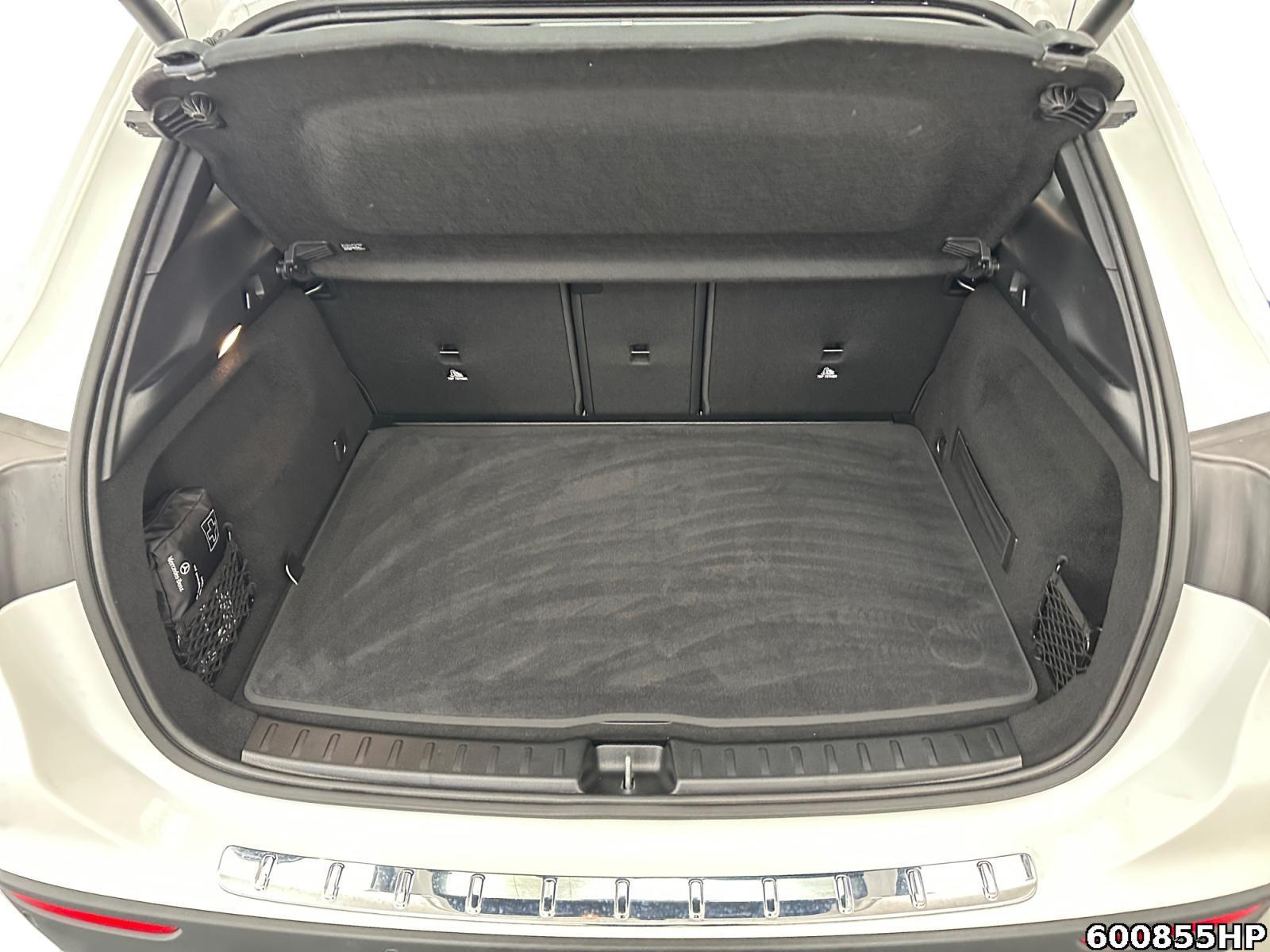 Fahrzeugabbildung Mercedes-Benz GLA 200 Progressive Pano Distronic Lenkradhzg