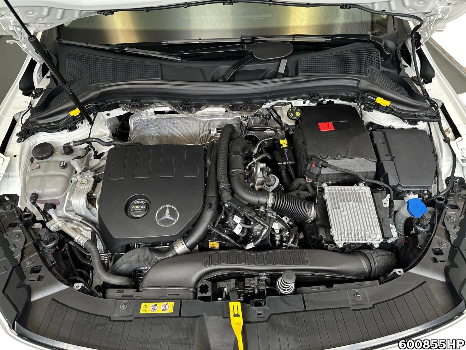 Fahrzeugabbildung Mercedes-Benz GLA 200 Progressive Pano Distronic Lenkradhzg