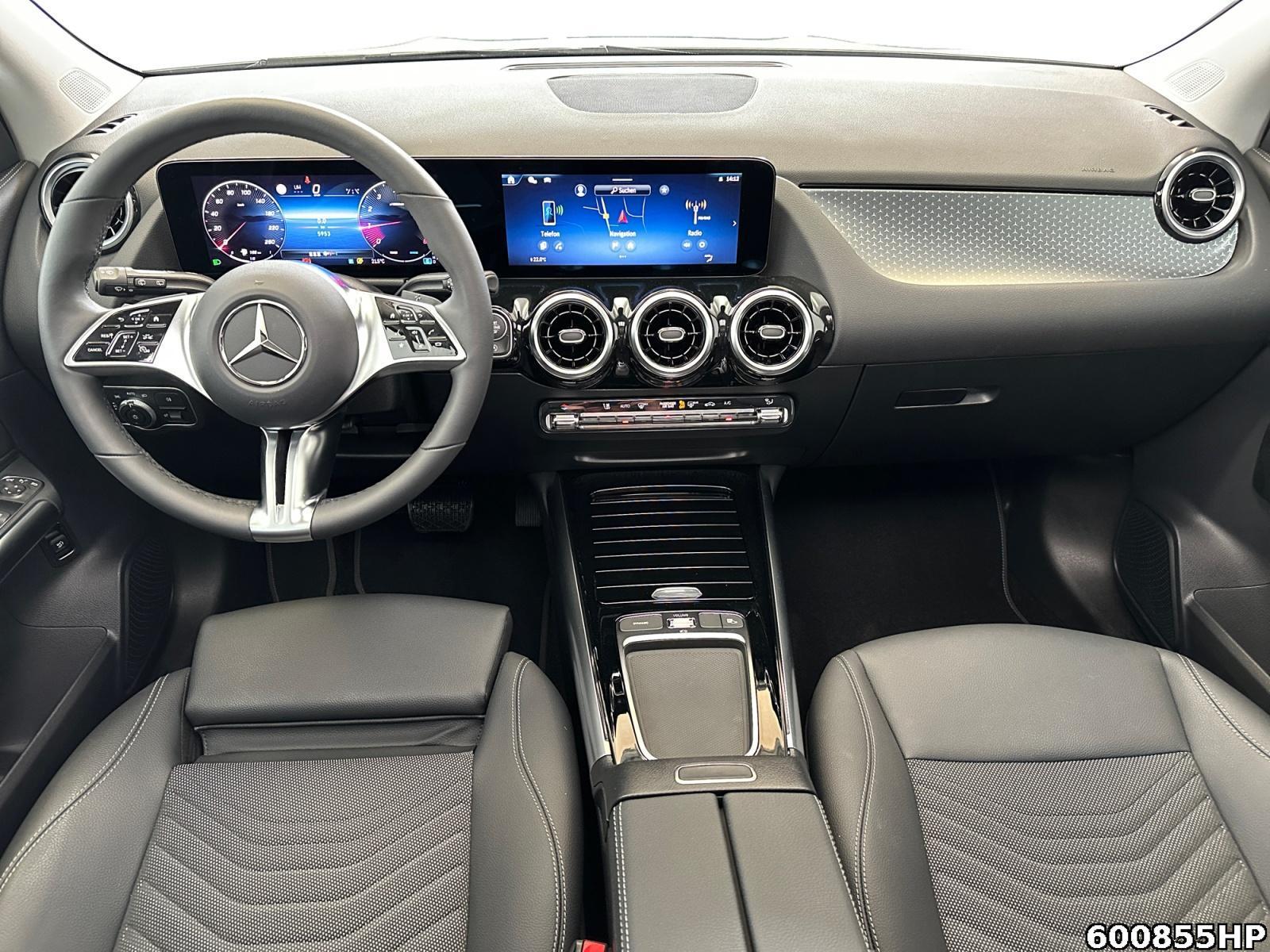 Fahrzeugabbildung Mercedes-Benz GLA 200 Progressive Pano Distronic Lenkradhzg