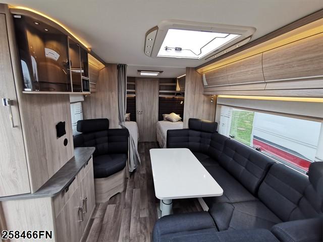 Fahrzeugabbildung Kabe Royal 630 TDL FK KS E2 Mover, Alde Flow