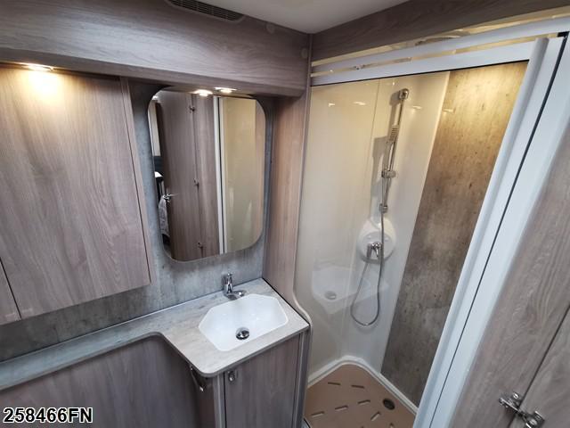 Fahrzeugabbildung Kabe Royal 630 TDL FK KS E2 Mover, Alde Flow