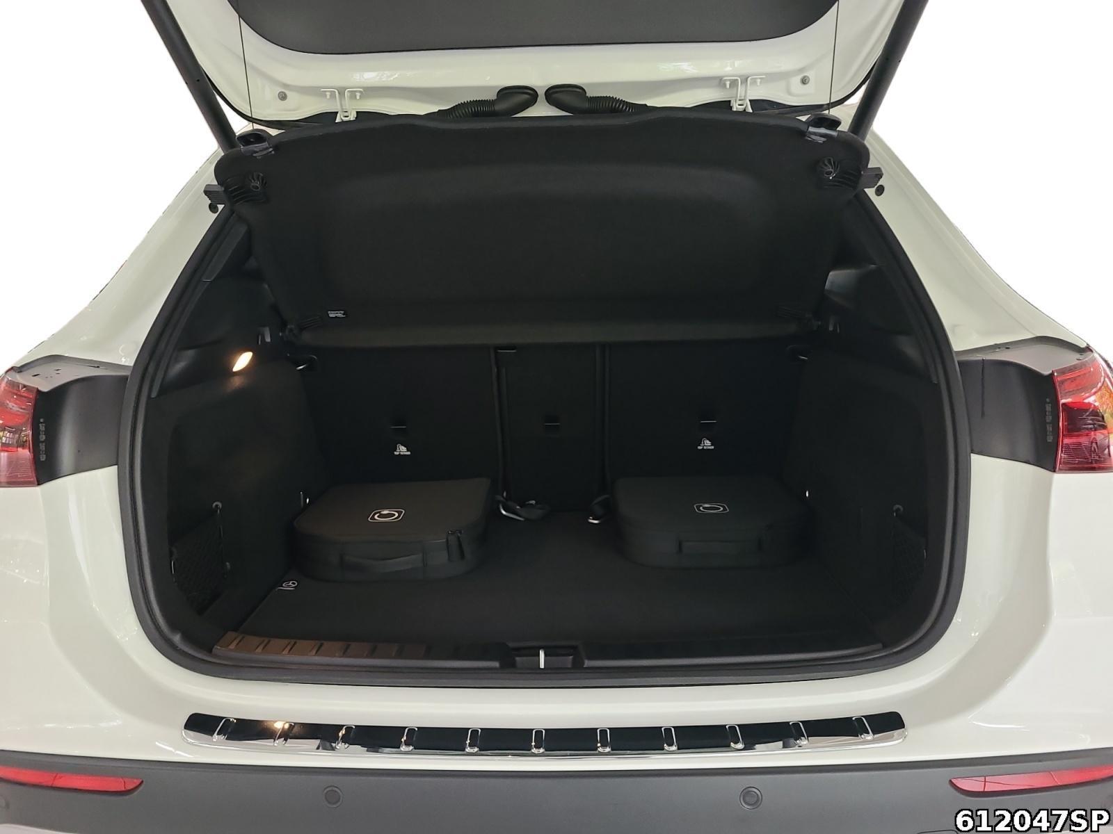 Fahrzeugabbildung Mercedes-Benz GLA 250 e AMG Pano Keyless 360° AHK Totwinkel