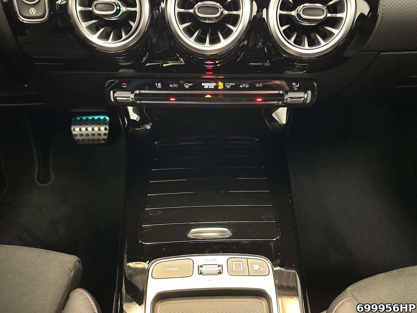 Fahrzeugabbildung Mercedes-Benz CLA 200 d Coupé AMG Night BURMESTER 360° 19