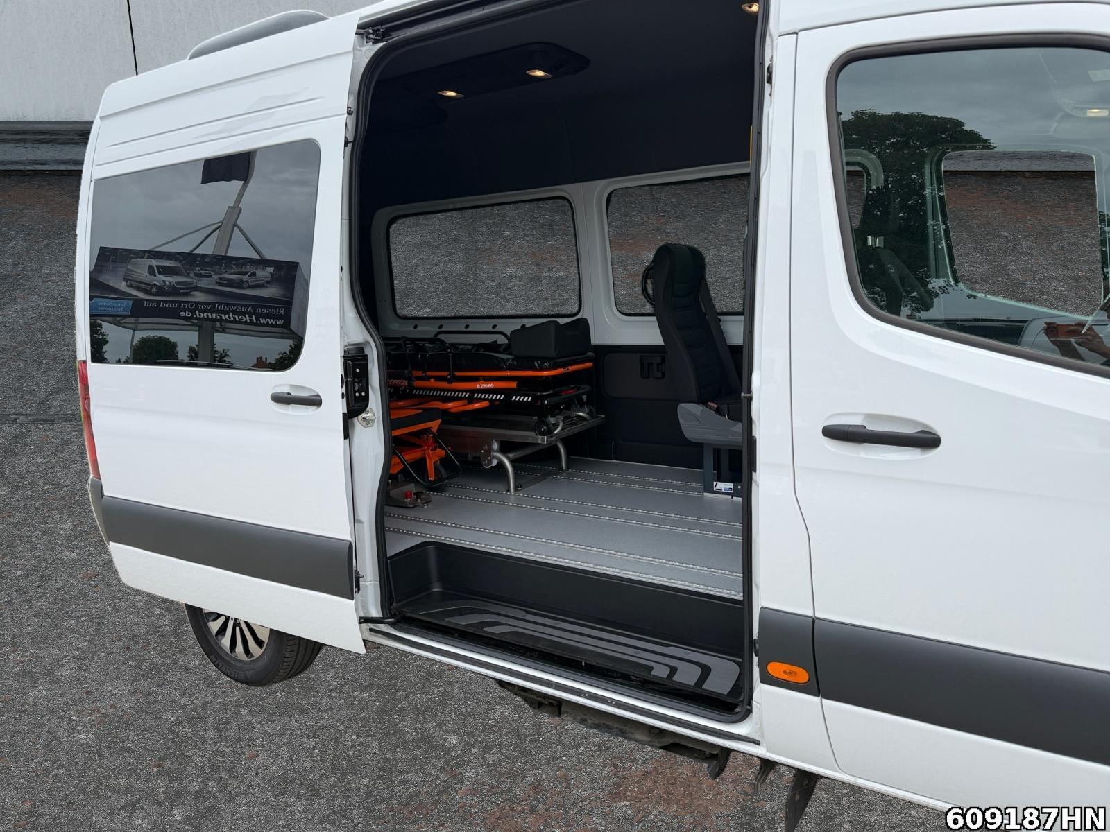 Fahrzeugabbildung Mercedes-Benz Sprinter 315 CDI *Krankentransporte*Trage*Rampe