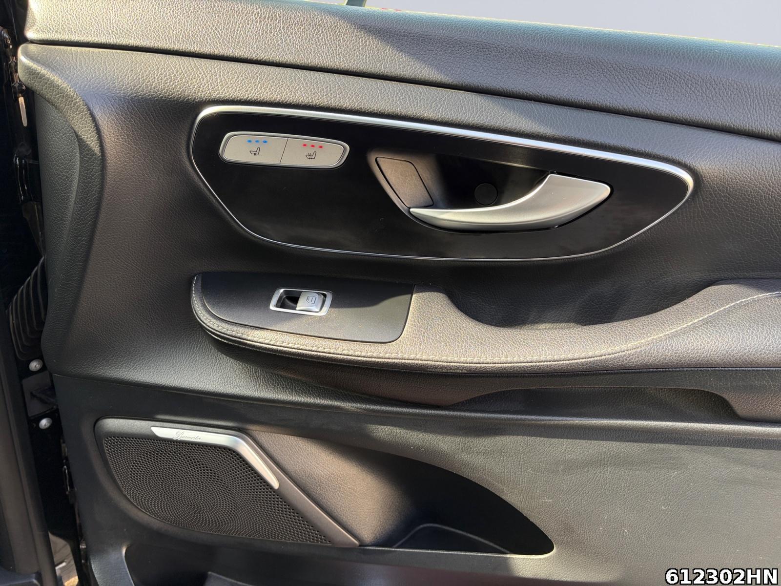 Fahrzeugabbildung Mercedes-Benz V 300 EAV/L *AMG*Panorama*Burmester*360°*Distron