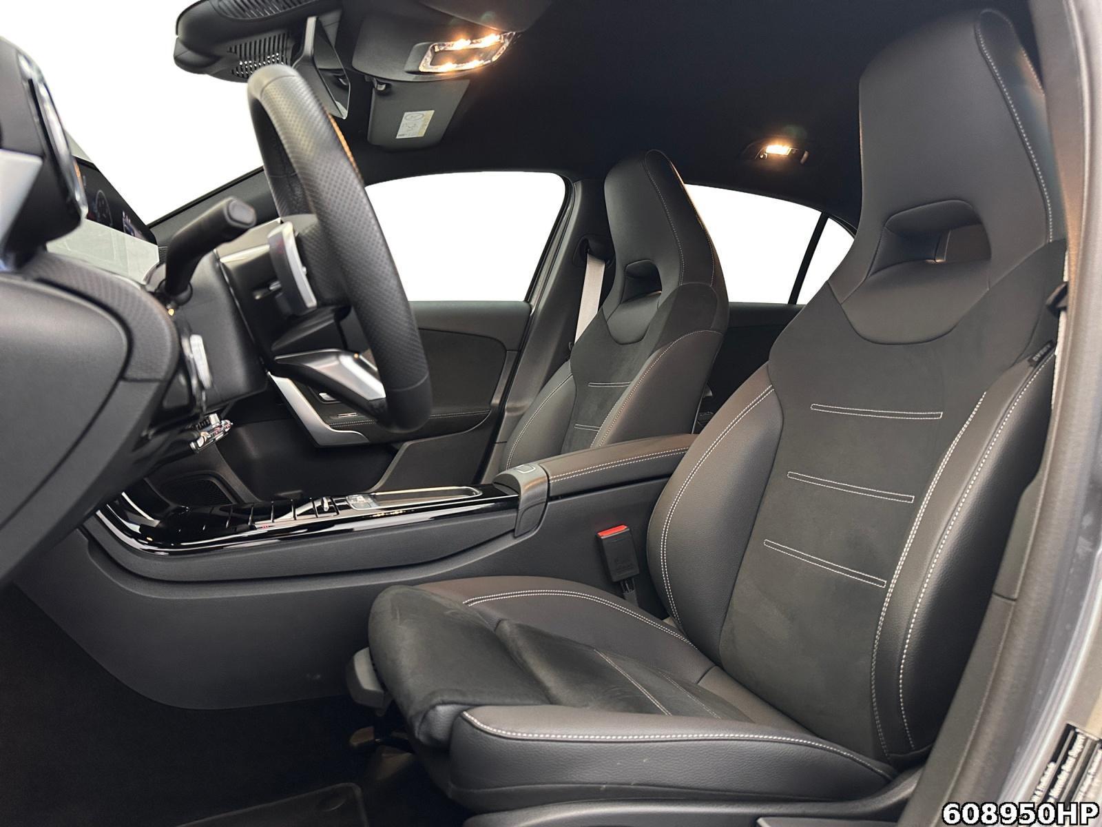 Fahrzeugabbildung Mercedes-Benz A 200 AMG Night DISTRONIC AHK 19
