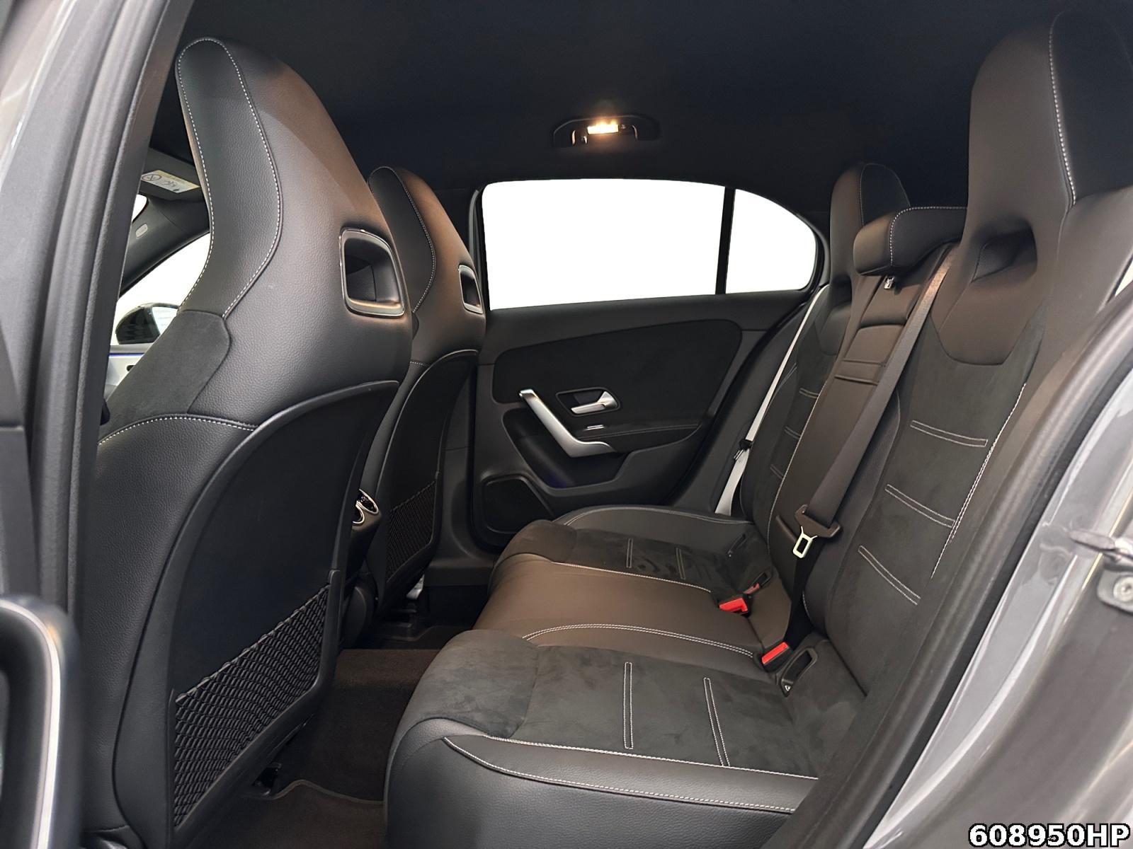 Fahrzeugabbildung Mercedes-Benz A 200 AMG Night DISTRONIC AHK 19