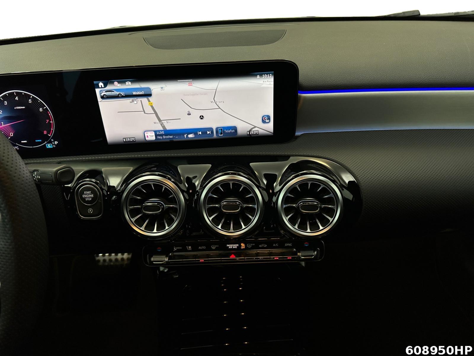 Fahrzeugabbildung Mercedes-Benz A 200 AMG Night DISTRONIC AHK 19
