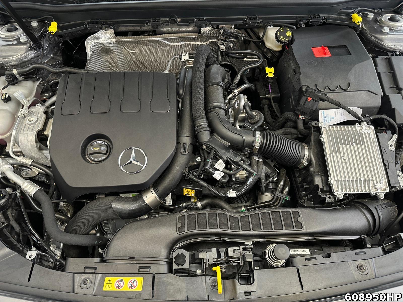 Fahrzeugabbildung Mercedes-Benz A 200 AMG Night DISTRONIC AHK 19