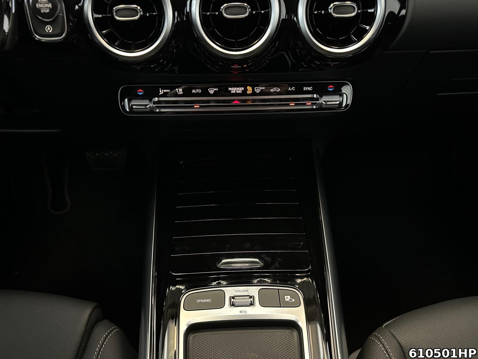 Fahrzeugabbildung Mercedes-Benz GLA 200 Progressive Kamera Easypack LED SHZ DAB