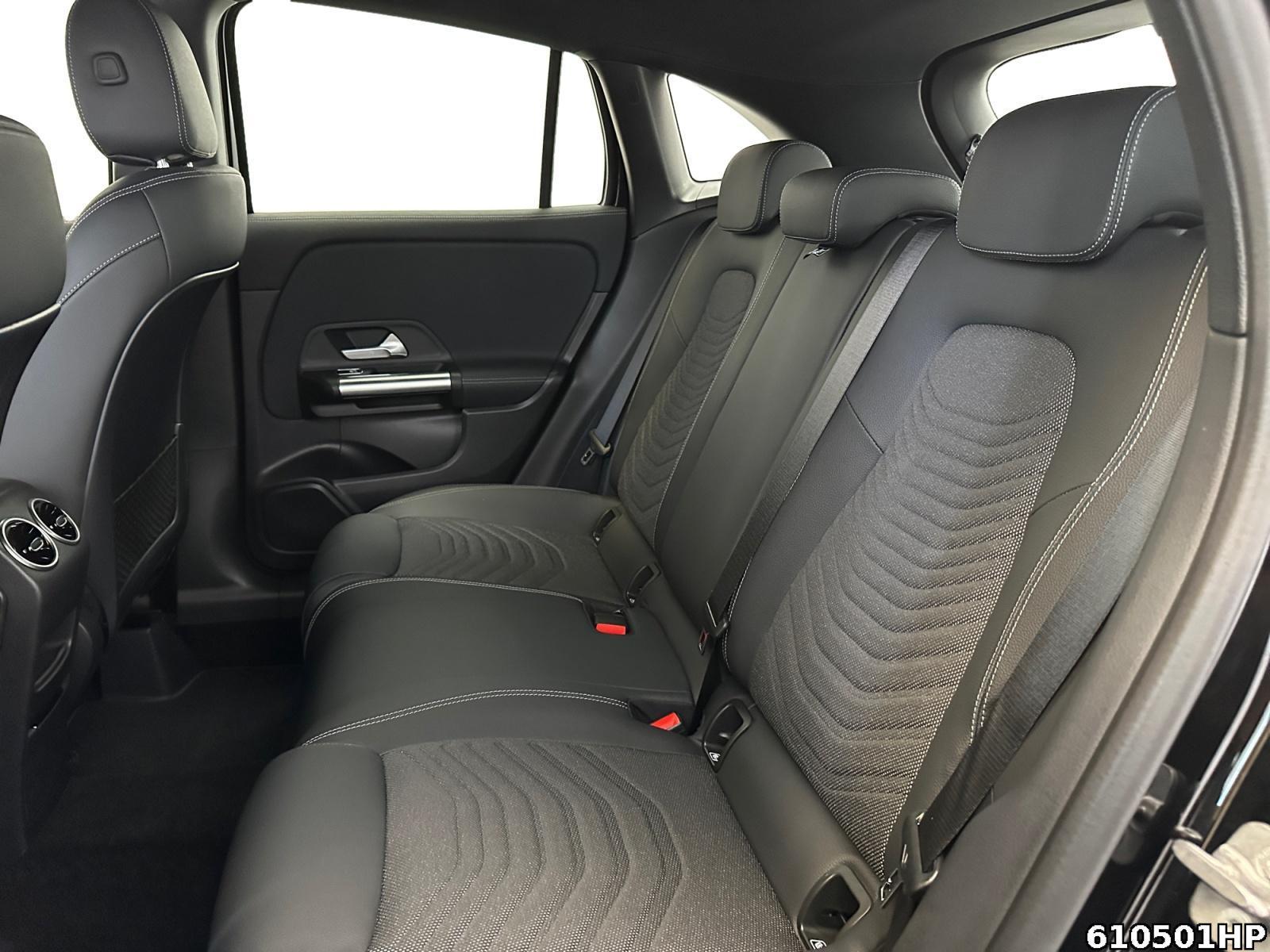 Fahrzeugabbildung Mercedes-Benz GLA 200 Progressive Kamera Easypack LED SHZ DAB