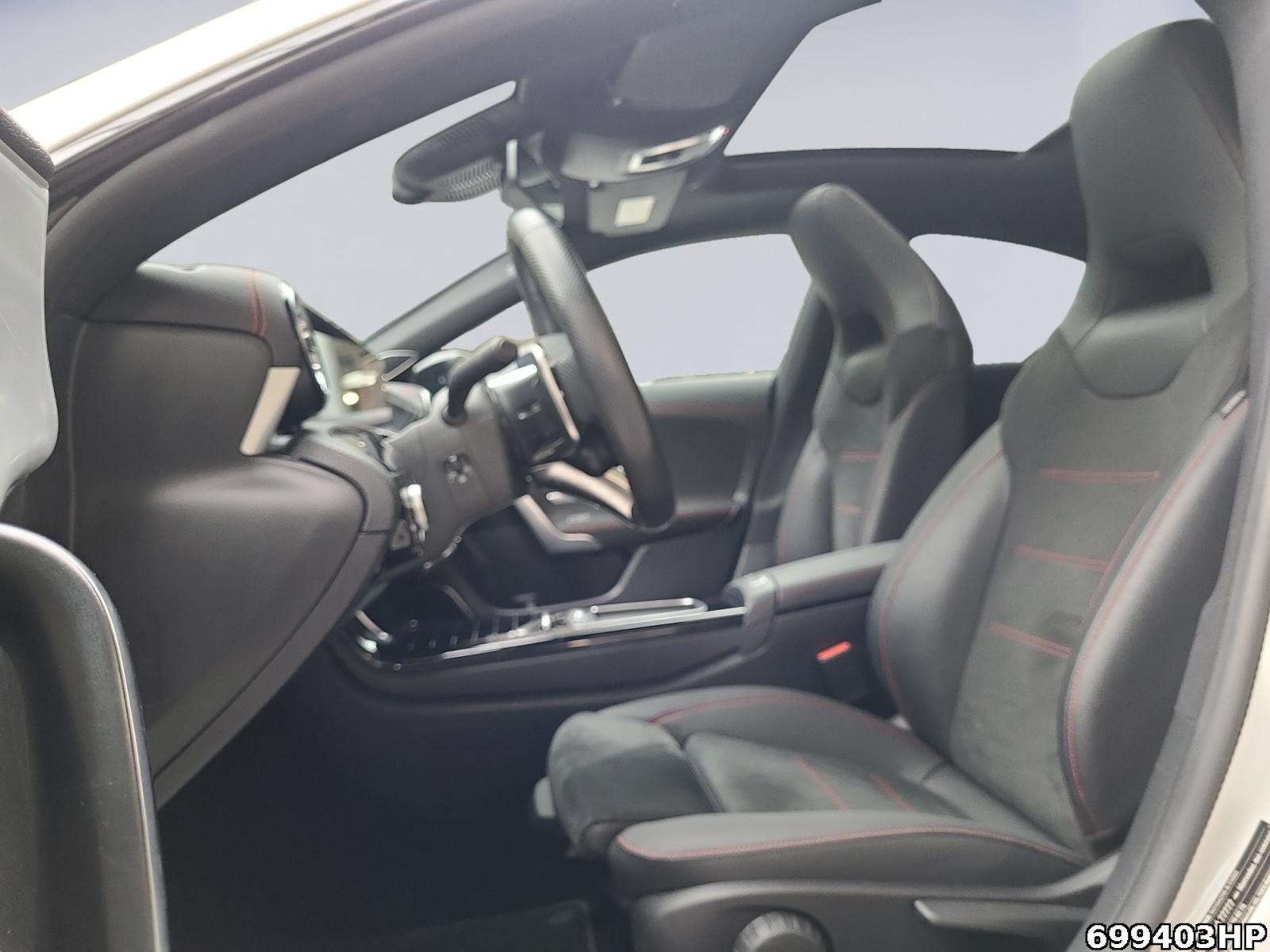 Fahrzeugabbildung Mercedes-Benz CLA 35 AMG 4M Coupé Night II Pano 19