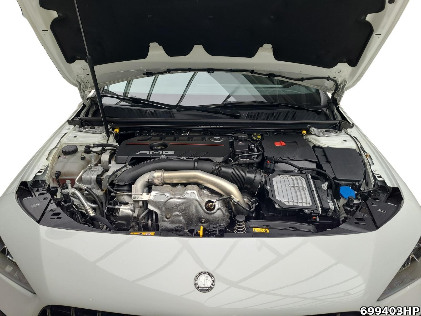 Fahrzeugabbildung Mercedes-Benz CLA 35 AMG 4M Coupé Night II Pano 19
