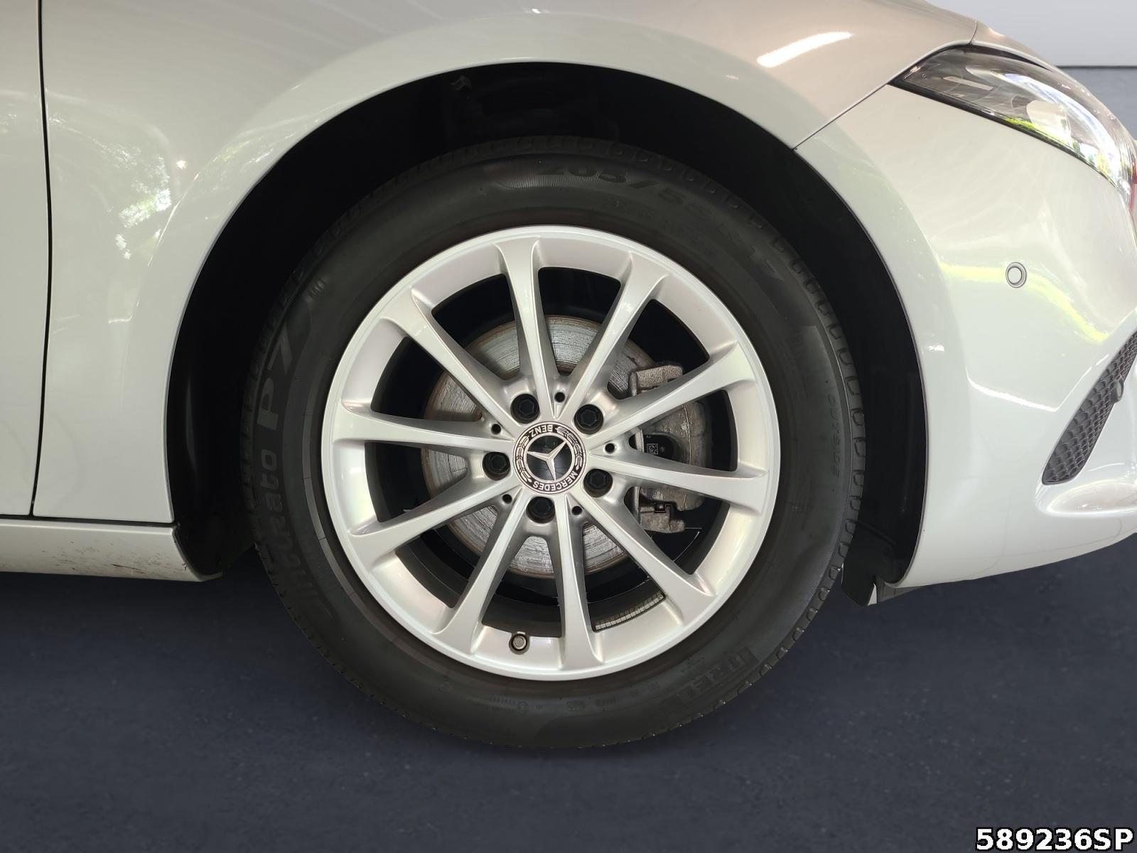Fahrzeugabbildung Mercedes-Benz A 180 Progressive MBUX CarPlay