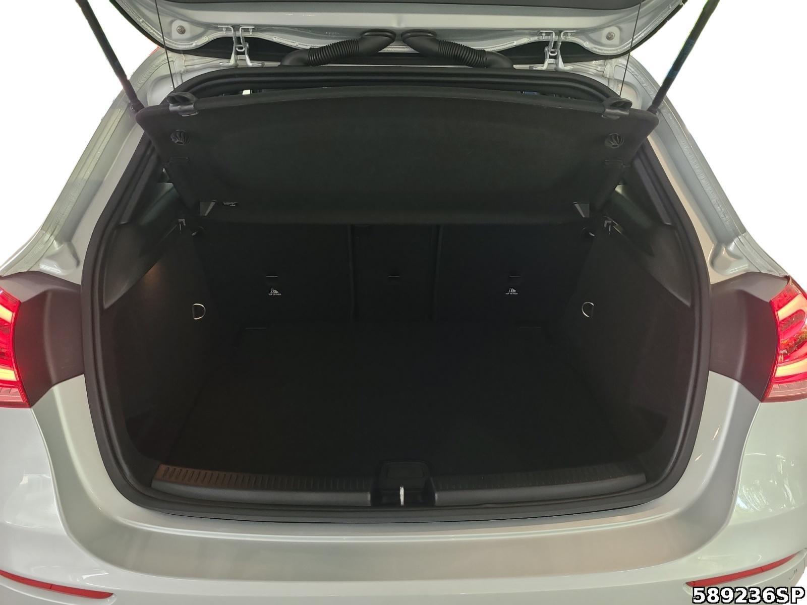 Fahrzeugabbildung Mercedes-Benz A 180 Progressive MBUX CarPlay