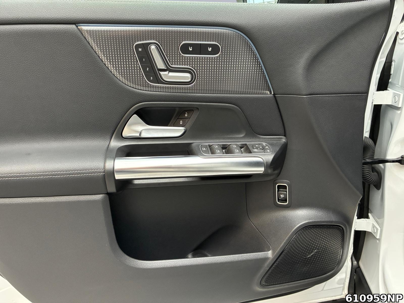 Fahrzeugabbildung Mercedes-Benz GLA 250 4M Progressive Memory Distronic 360°