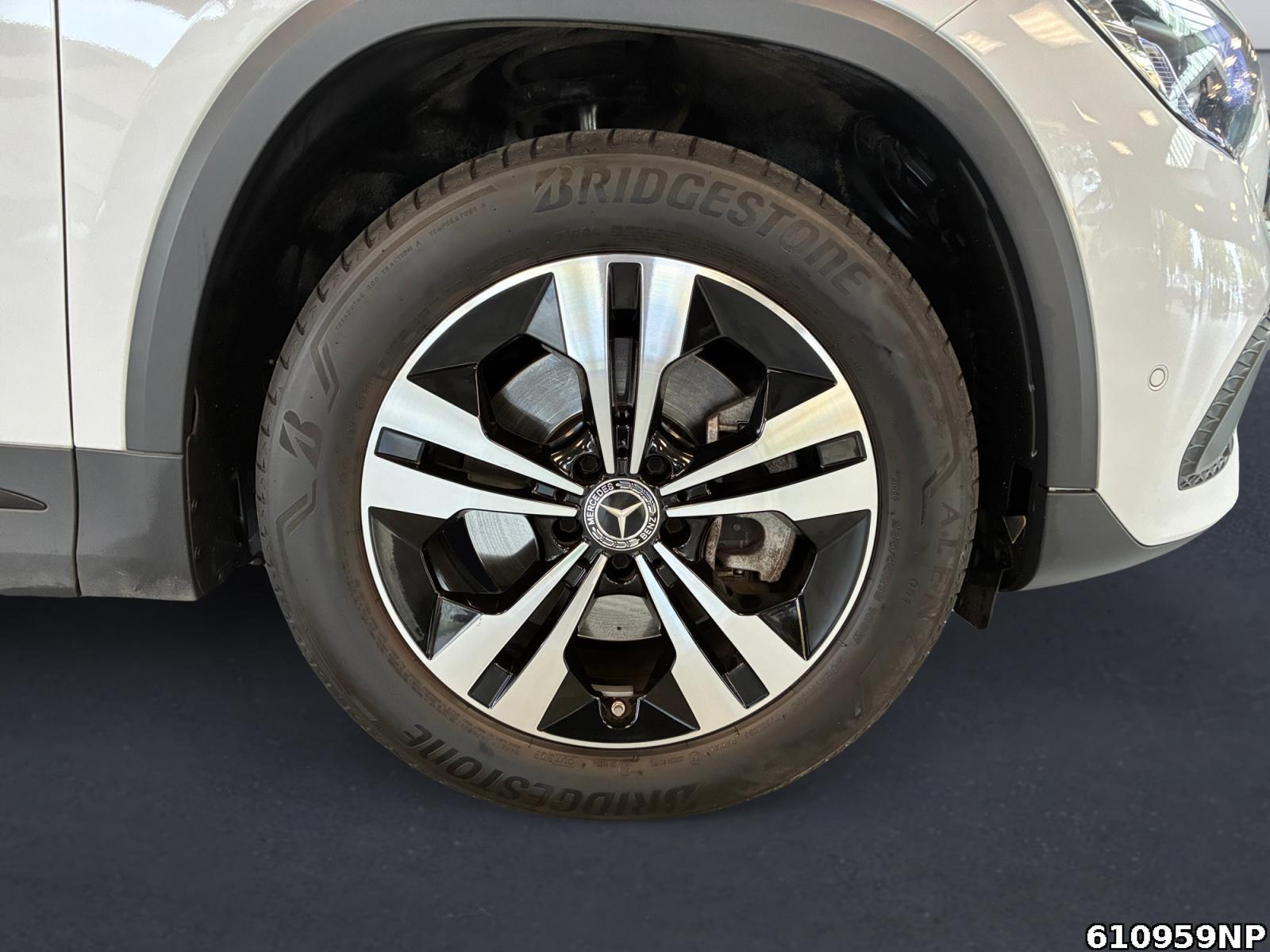 Fahrzeugabbildung Mercedes-Benz GLA 250 4M Progressive Memory Distronic 360°
